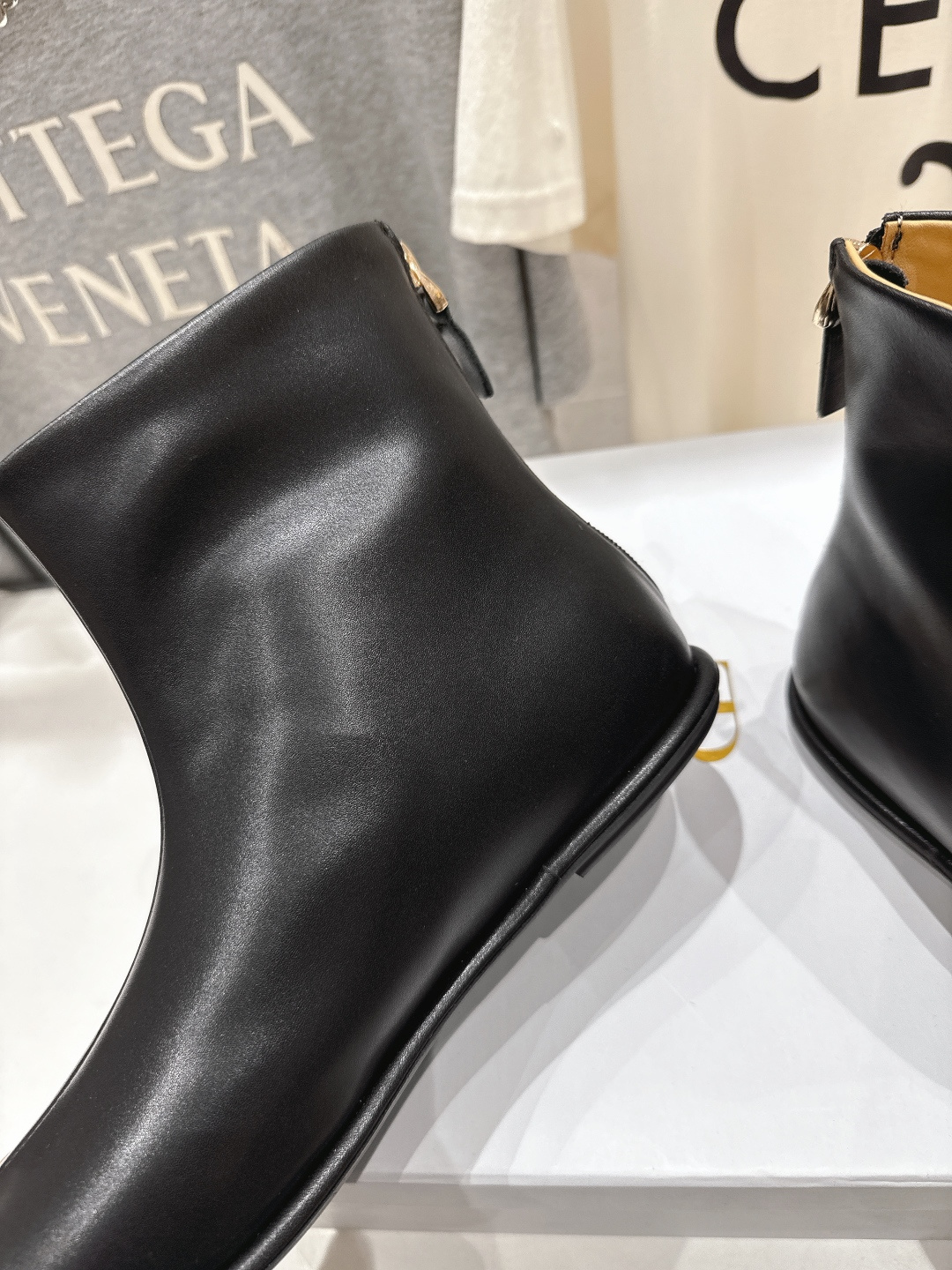 高版本出厂 the row 2025ss秋冬爆款平底简约短靴及裸靴非常舒服的小矮靴，极简设计理念，版型显