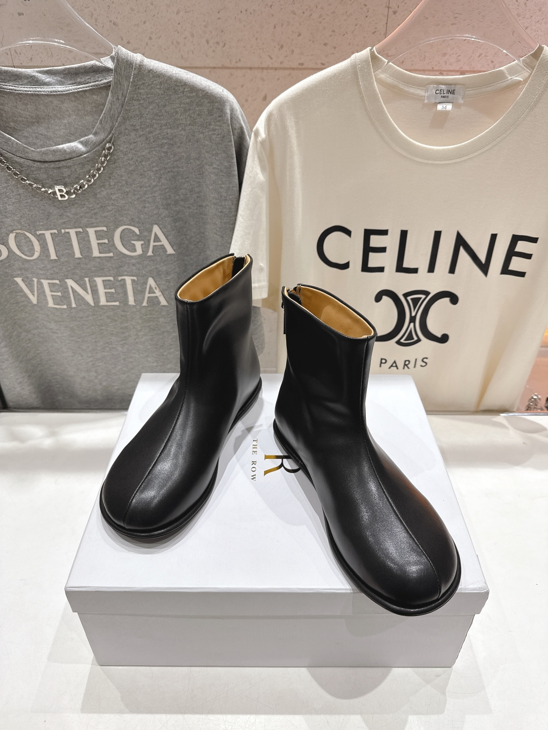 高版本出厂 the row 2025ss秋冬爆款平底简约短靴及裸靴非常舒服的小矮靴，极简设计理念，版型显