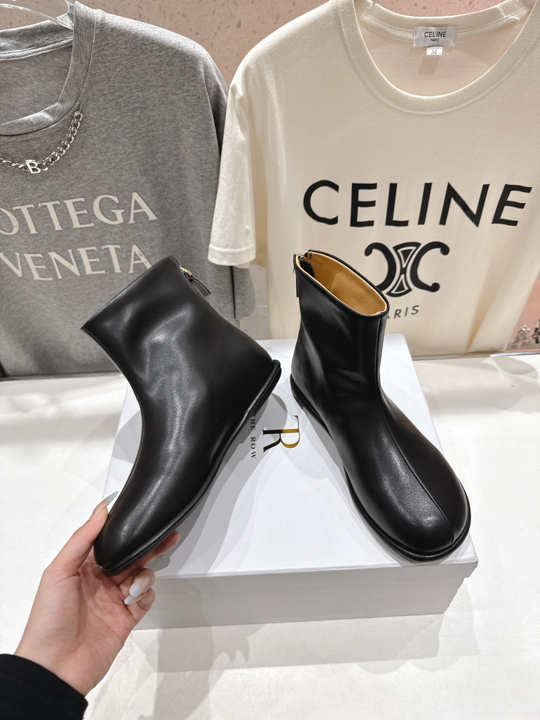 高版本出厂 the row 2025ss秋冬爆款平底简约短靴及裸靴非常舒服的小矮靴，极简设计理念，版型显