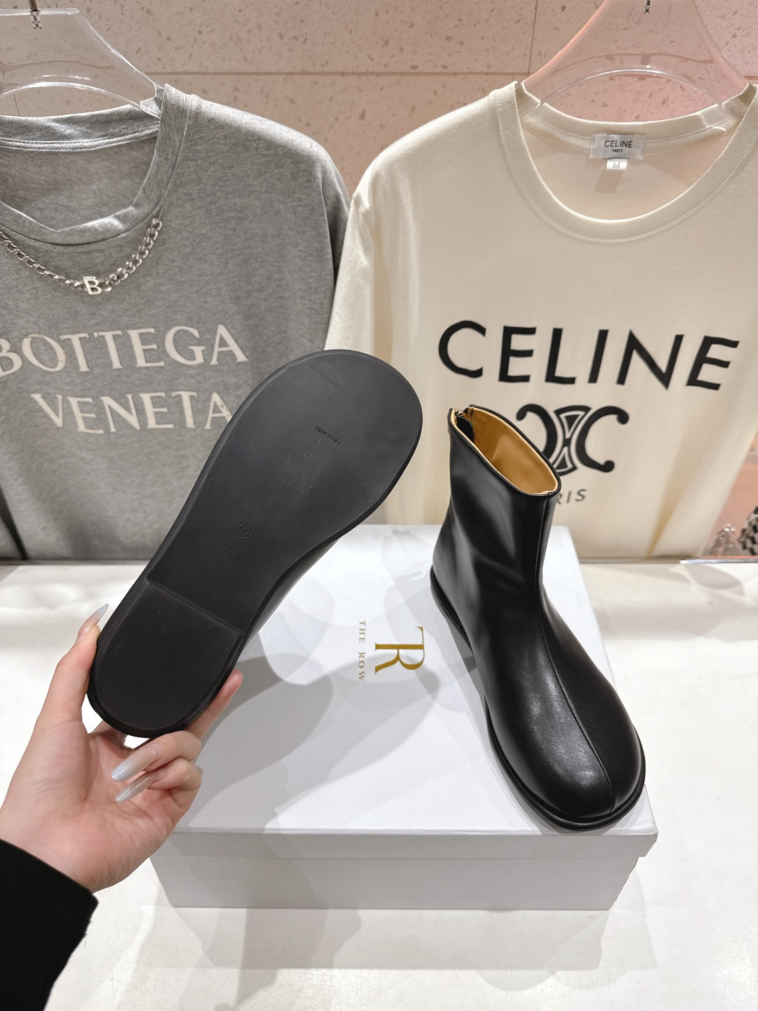 高版本出厂 the row 2025ss秋冬爆款平底简约短靴及裸靴非常舒服的小矮靴，极简设计理念，版型显