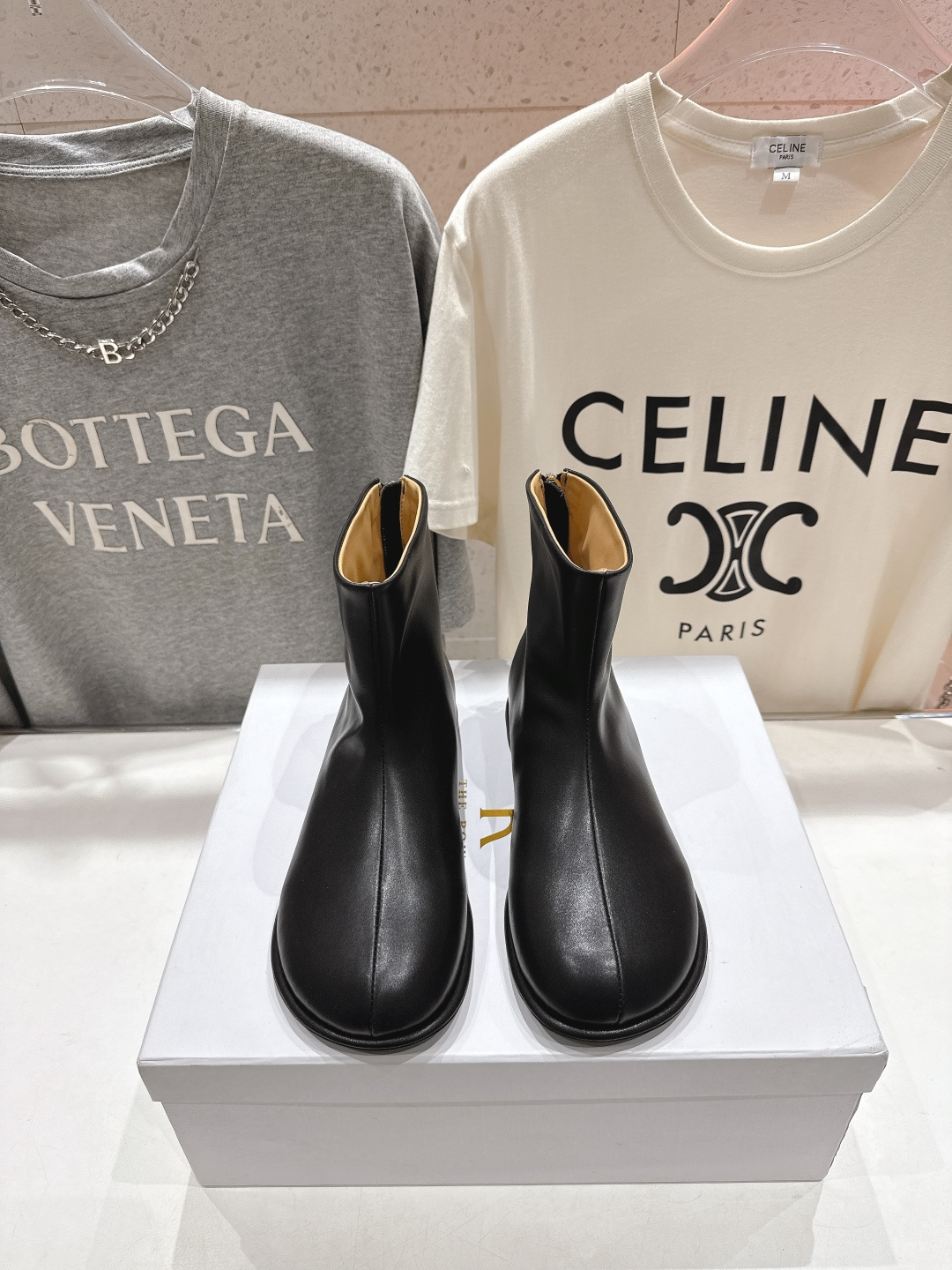 高版本出厂 the row 2025ss秋冬爆款平底简约短靴及裸靴非常舒服的小矮靴，极简设计理念，版型显