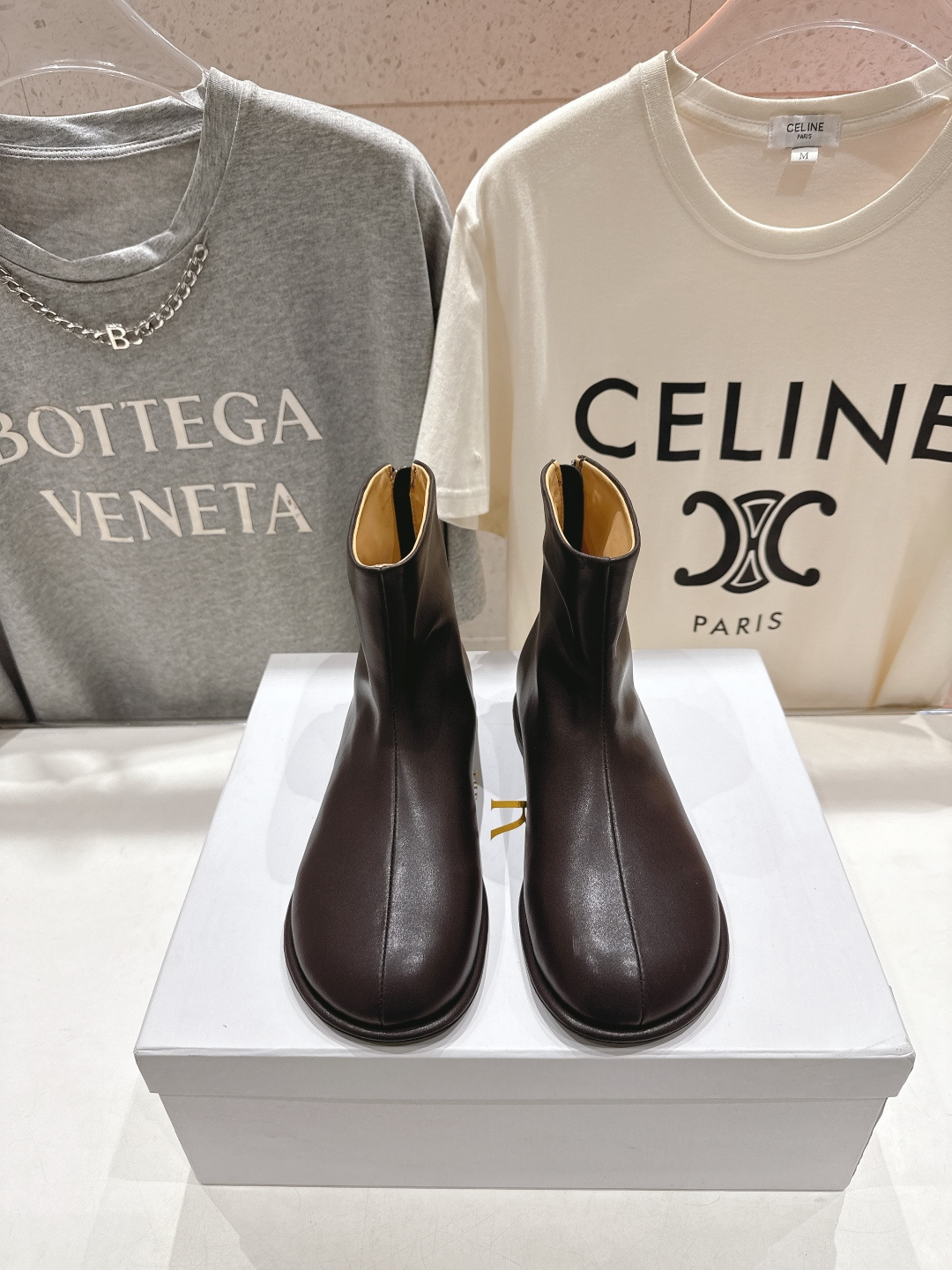 高版本出厂 the row 2025ss秋冬爆款平底简约短靴及裸靴非常舒服的小矮靴，极简设计理念，版型显