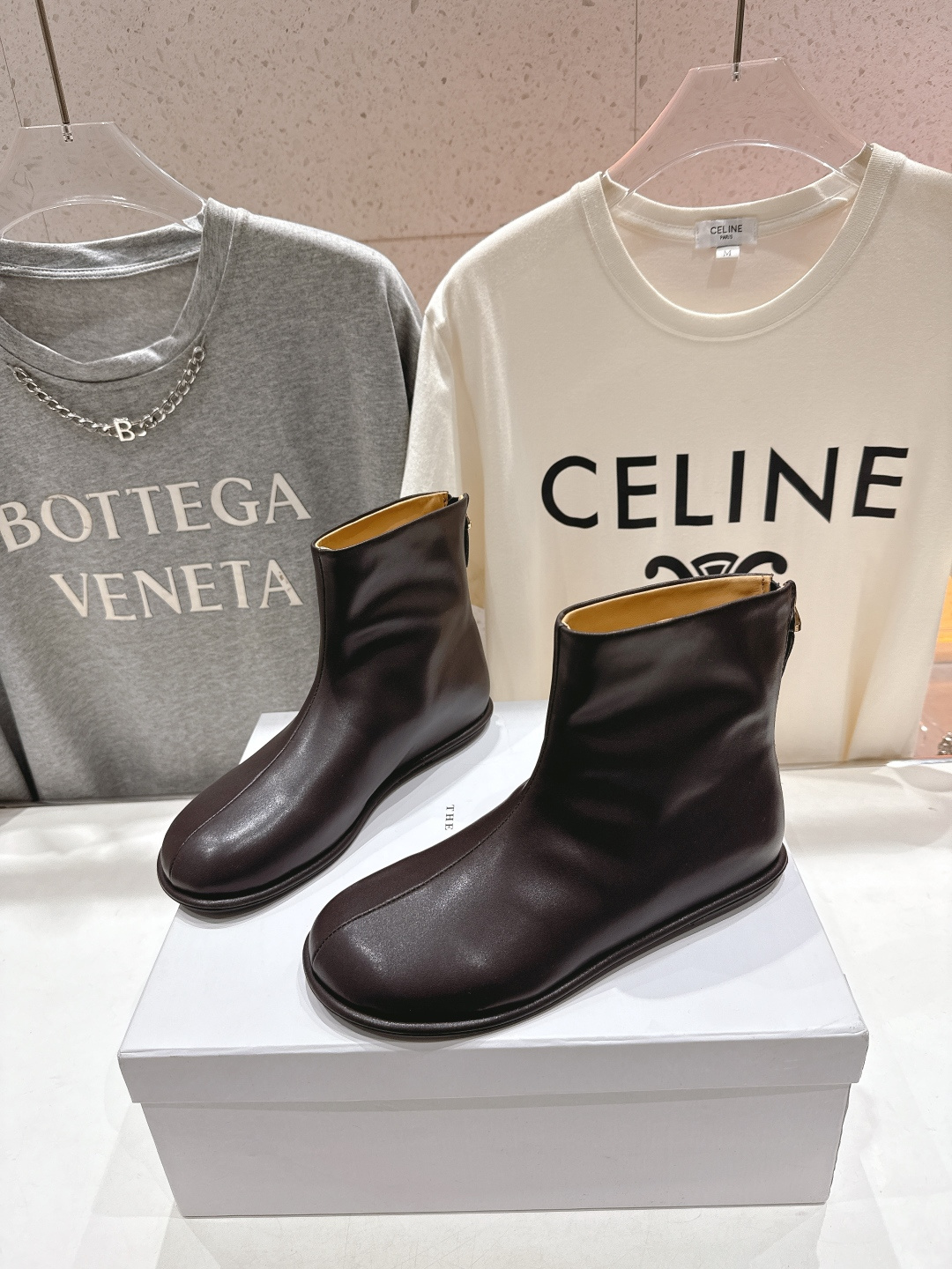 高版本出厂 the row 2025ss秋冬爆款平底简约短靴及裸靴非常舒服的小矮靴，极简设计理念，版型显