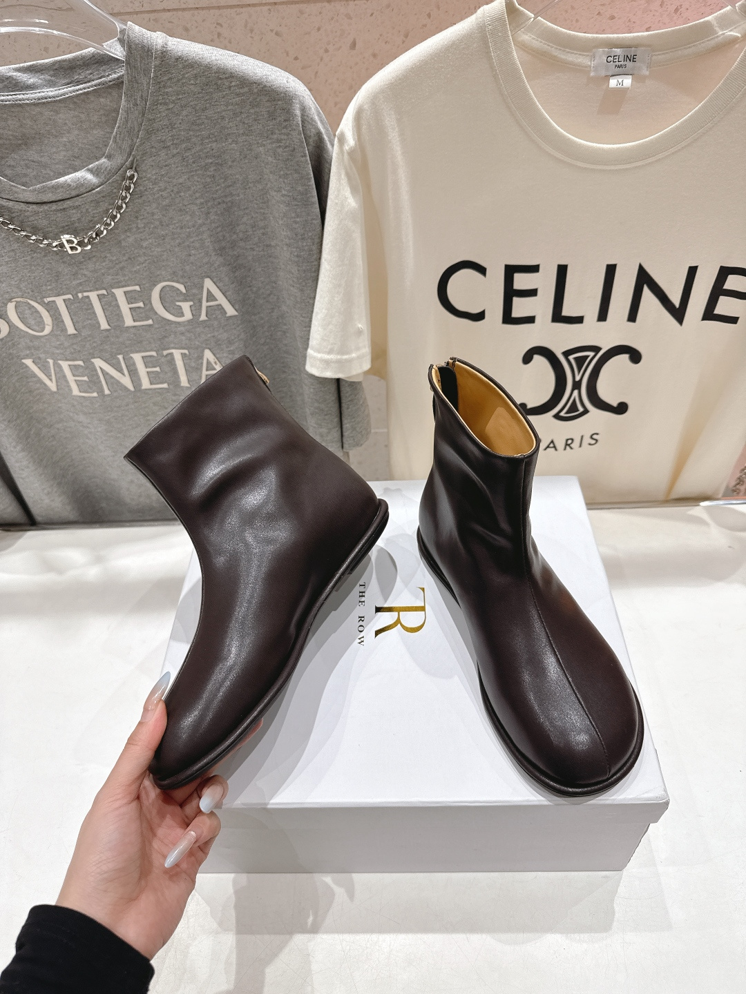 高版本出厂 the row 2025ss秋冬爆款平底简约短靴及裸靴非常舒服的小矮靴，极简设计理念，版型显