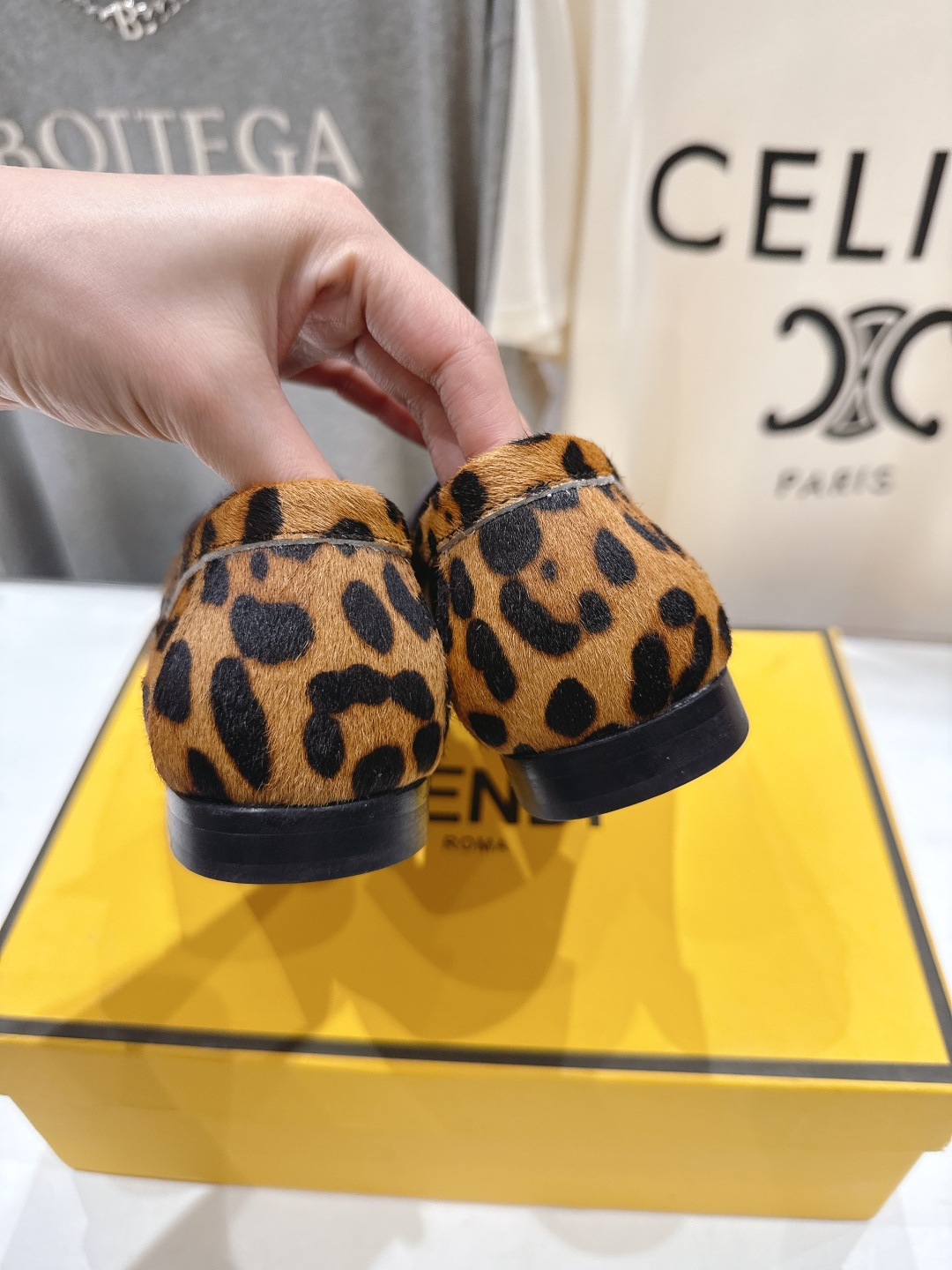 高版本出厂 Fendi/芬迪F013 2026ss早春新款搭扣乐福鞋休闲鞋单鞋经典扣饰自带贵气Buff，