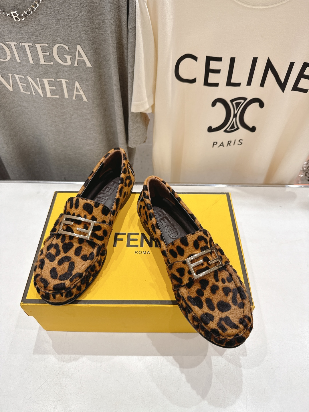 高版本出厂 Fendi/芬迪F013 2026ss早春新款搭扣乐福鞋休闲鞋单鞋经典扣饰自带贵气Buff，