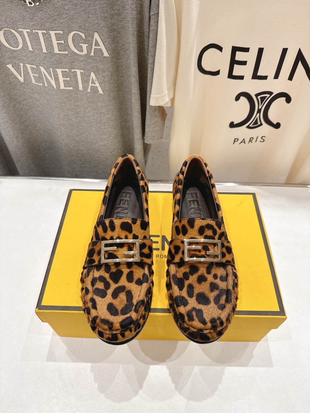 高版本出厂 Fendi/芬迪F013 2026ss早春新款搭扣乐福鞋休闲鞋单鞋经典扣饰自带贵气Buff，