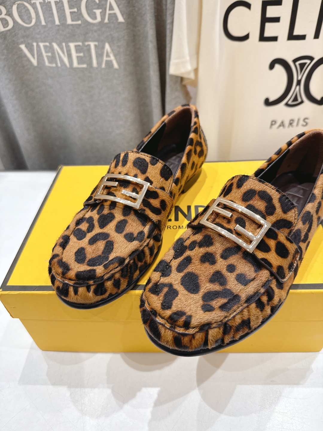 高版本出厂 Fendi/芬迪F013 2026ss早春新款搭扣乐福鞋休闲鞋单鞋经典扣饰自带贵气Buff，