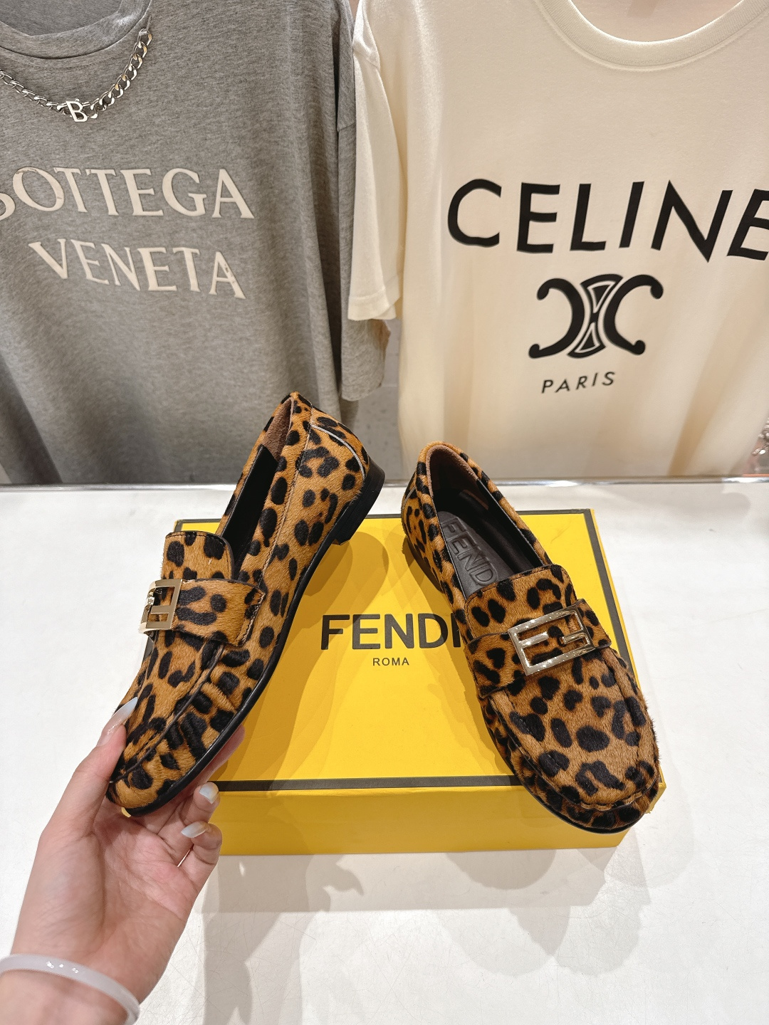 高版本出厂 Fendi/芬迪F013 2026ss早春新款搭扣乐福鞋休闲鞋单鞋经典扣饰自带贵气Buff，
