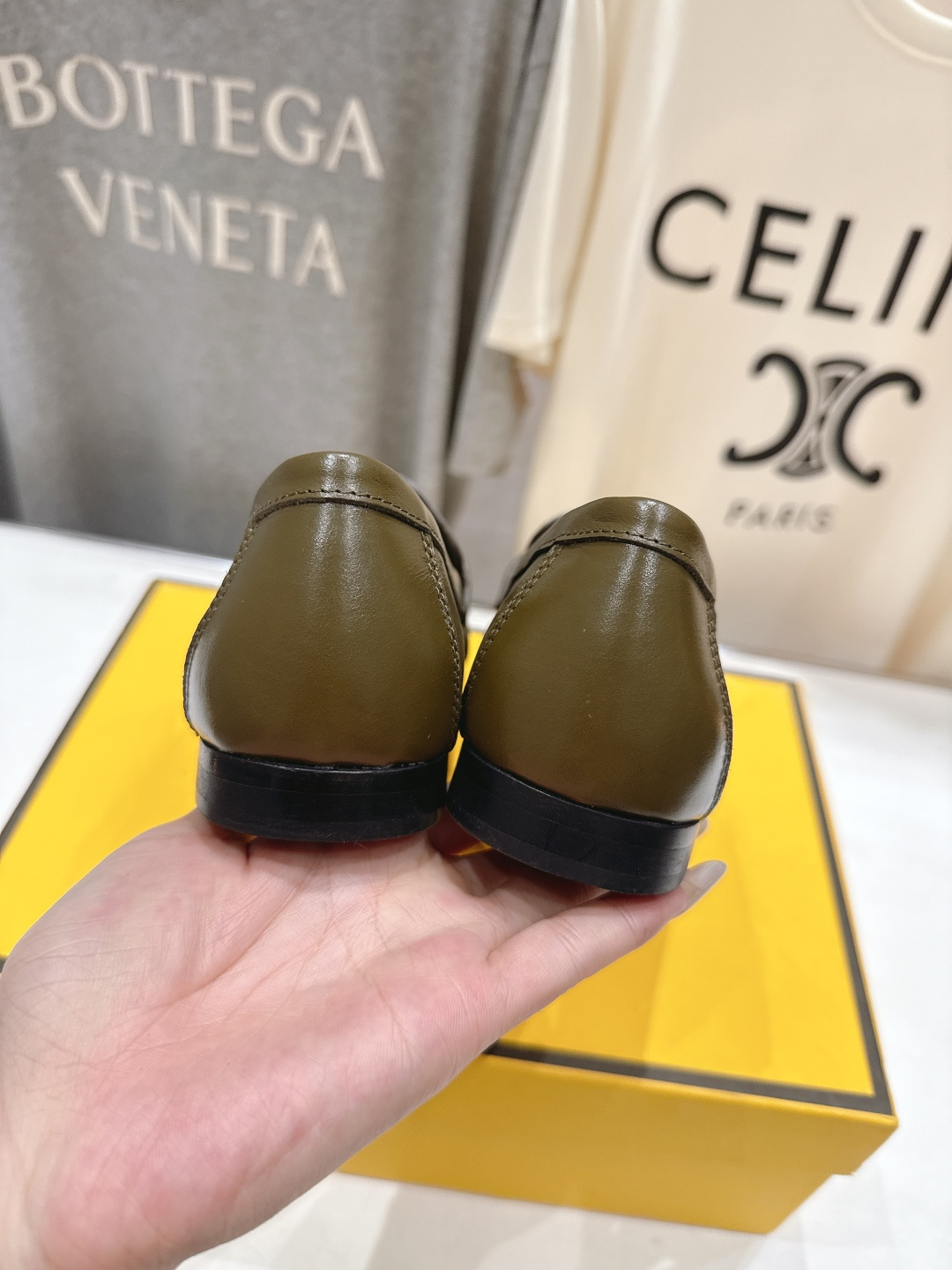 高版本出厂 Fendi/芬迪F013 2026ss早春新款搭扣乐福鞋休闲鞋单鞋经典扣饰自带贵气Buff，