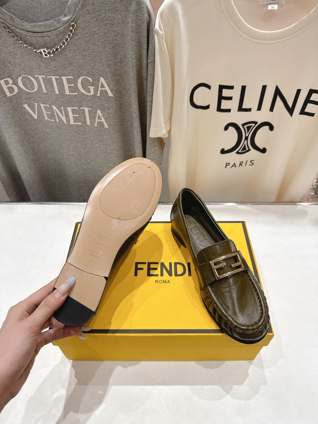 高版本出厂 Fendi/芬迪F013 2026ss早春新款搭扣乐福鞋休闲鞋单鞋经典扣饰自带贵气Buff，