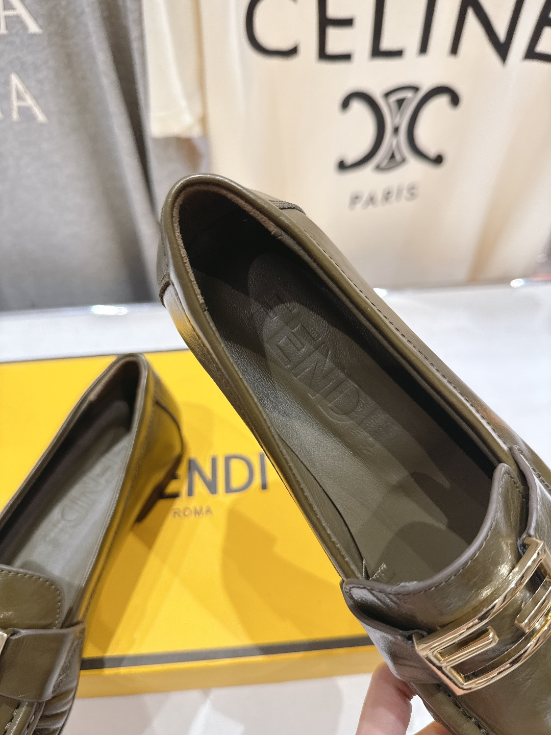 高版本出厂 Fendi/芬迪F013 2026ss早春新款搭扣乐福鞋休闲鞋单鞋经典扣饰自带贵气Buff，