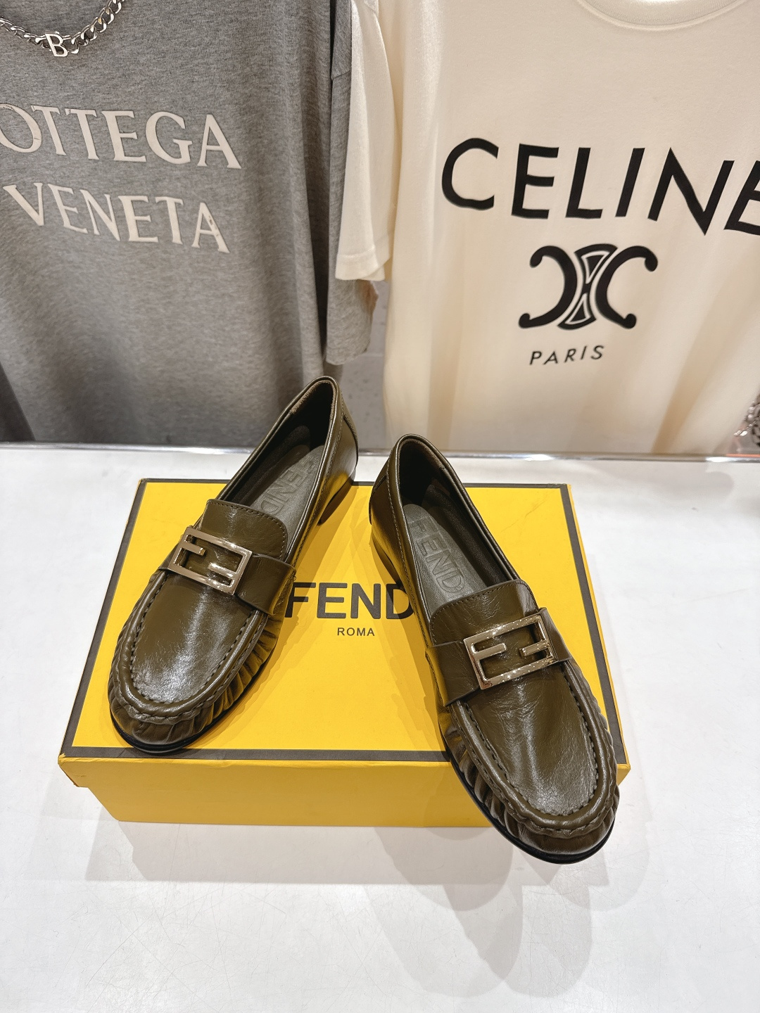 高版本出厂 Fendi/芬迪F013 2026ss早春新款搭扣乐福鞋休闲鞋单鞋经典扣饰自带贵气Buff，