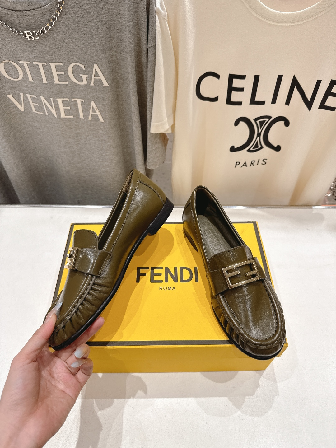 高版本出厂 Fendi/芬迪F013 2026ss早春新款搭扣乐福鞋休闲鞋单鞋经典扣饰自带贵气Buff，