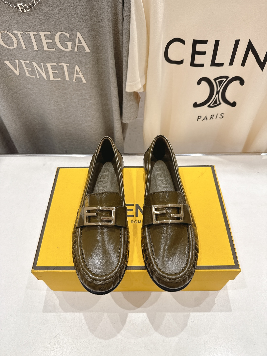 高版本出厂 Fendi/芬迪F013 2026ss早春新款搭扣乐福鞋休闲鞋单鞋经典扣饰自带贵气Buff，