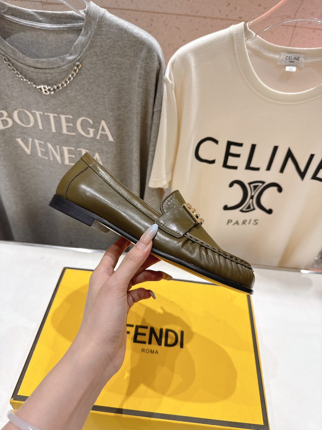 高版本出厂 Fendi/芬迪F013 2026ss早春新款搭扣乐福鞋休闲鞋单鞋经典扣饰自带贵气Buff，