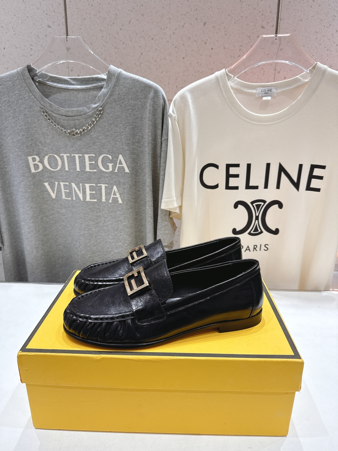 高版本出厂 Fendi/芬迪F013 2026ss早春新款搭扣乐福鞋休闲鞋单鞋经典扣饰自带贵气Buff，