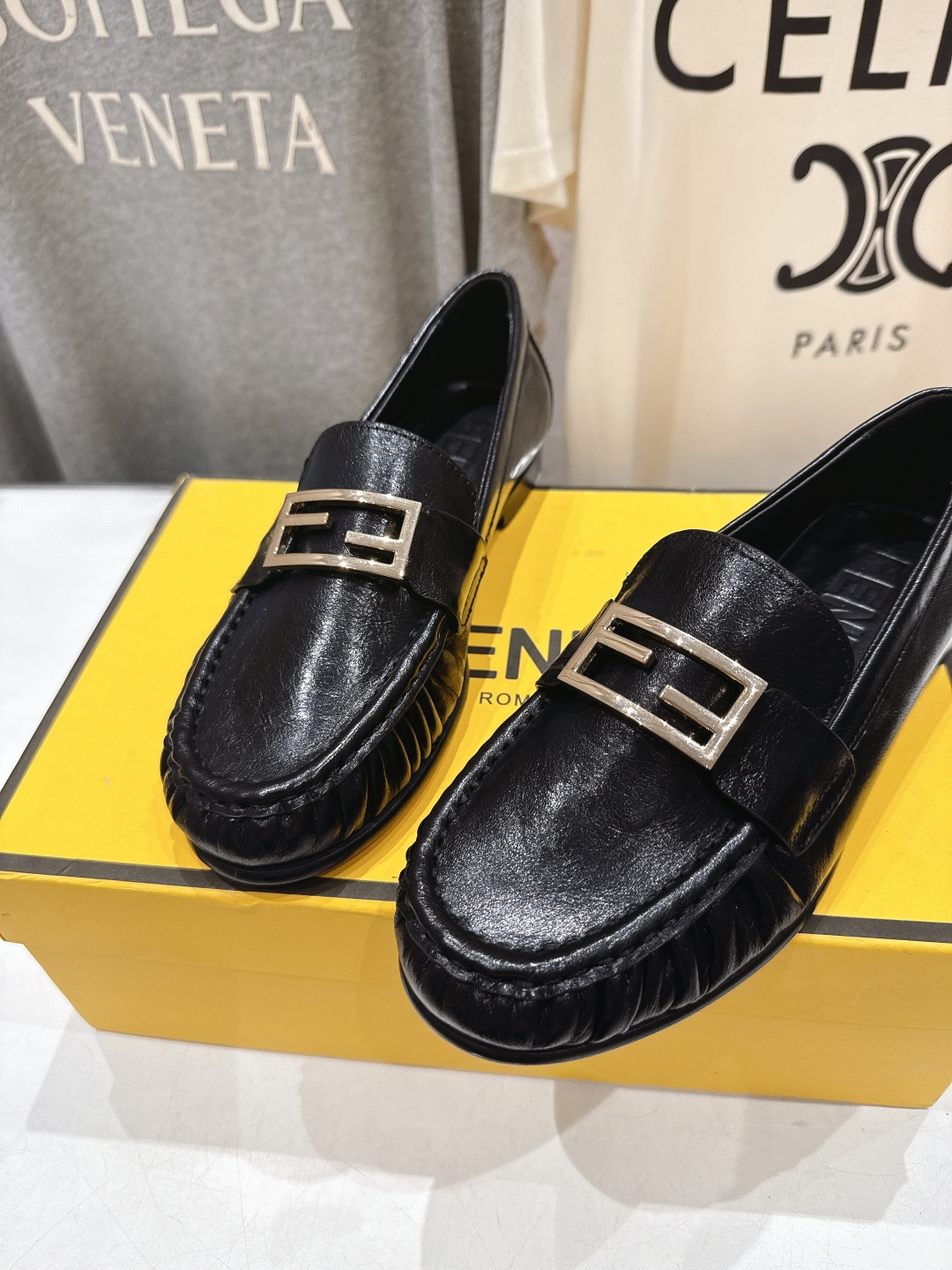 高版本出厂 Fendi/芬迪F013 2026ss早春新款搭扣乐福鞋休闲鞋单鞋经典扣饰自带贵气Buff，