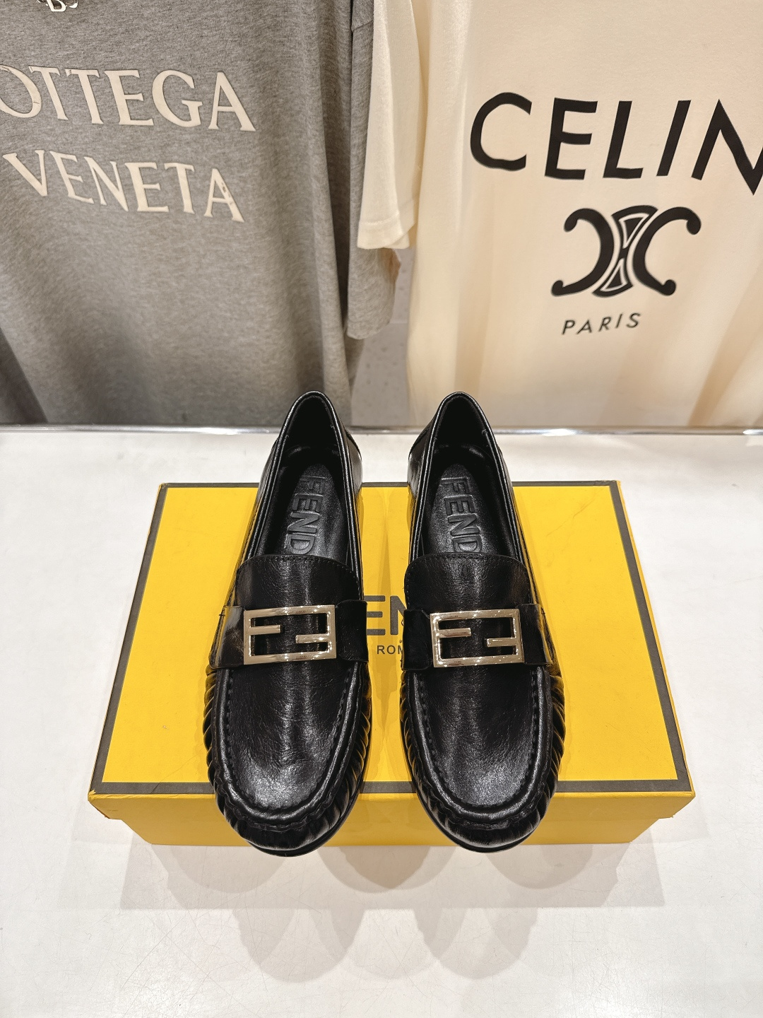 高版本出厂 Fendi/芬迪F013 2026ss早春新款搭扣乐福鞋休闲鞋单鞋经典扣饰自带贵气Buff，