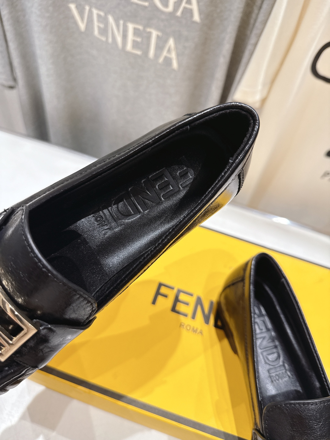 高版本出厂 Fendi/芬迪F013 2026ss早春新款搭扣乐福鞋休闲鞋单鞋经典扣饰自带贵气Buff，