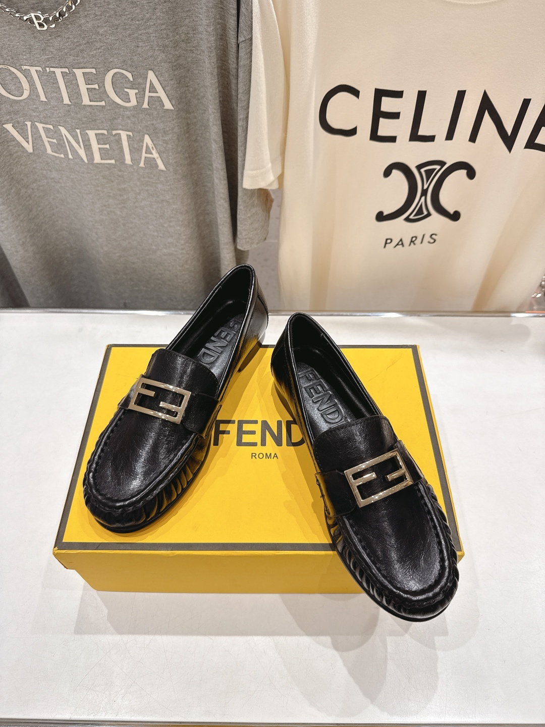 高版本出厂 Fendi/芬迪F013 2026ss早春新款搭扣乐福鞋休闲鞋单鞋经典扣饰自带贵气Buff，