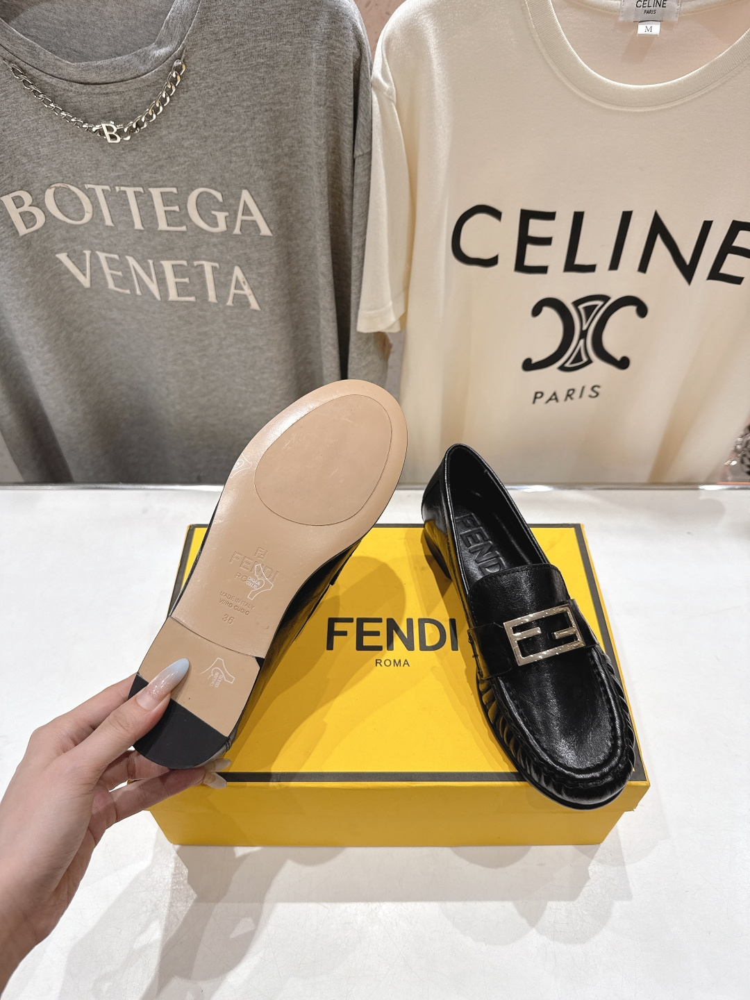 高版本出厂 Fendi/芬迪F013 2026ss早春新款搭扣乐福鞋休闲鞋单鞋经典扣饰自带贵气Buff，