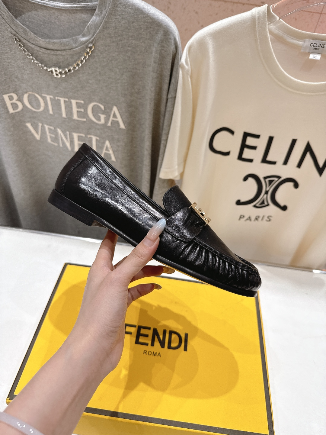 高版本出厂 Fendi/芬迪F013 2026ss早春新款搭扣乐福鞋休闲鞋单鞋经典扣饰自带贵气Buff，