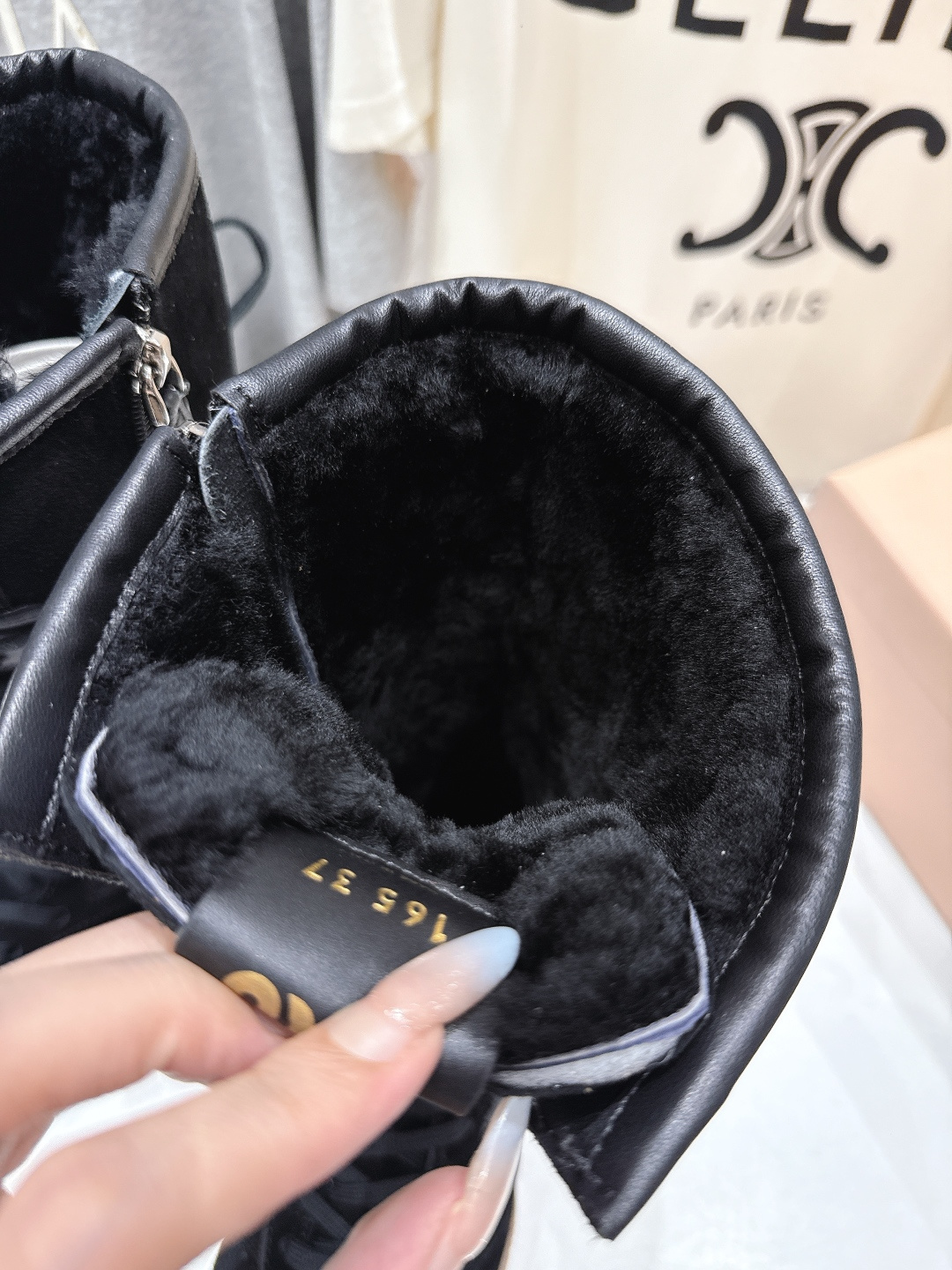 高版本出厂 MiuMiu/缪缪F022 2025ss秋冬新款绑带羊毛里休闲靴骑士靴毛毛靴出现在各大时装杂