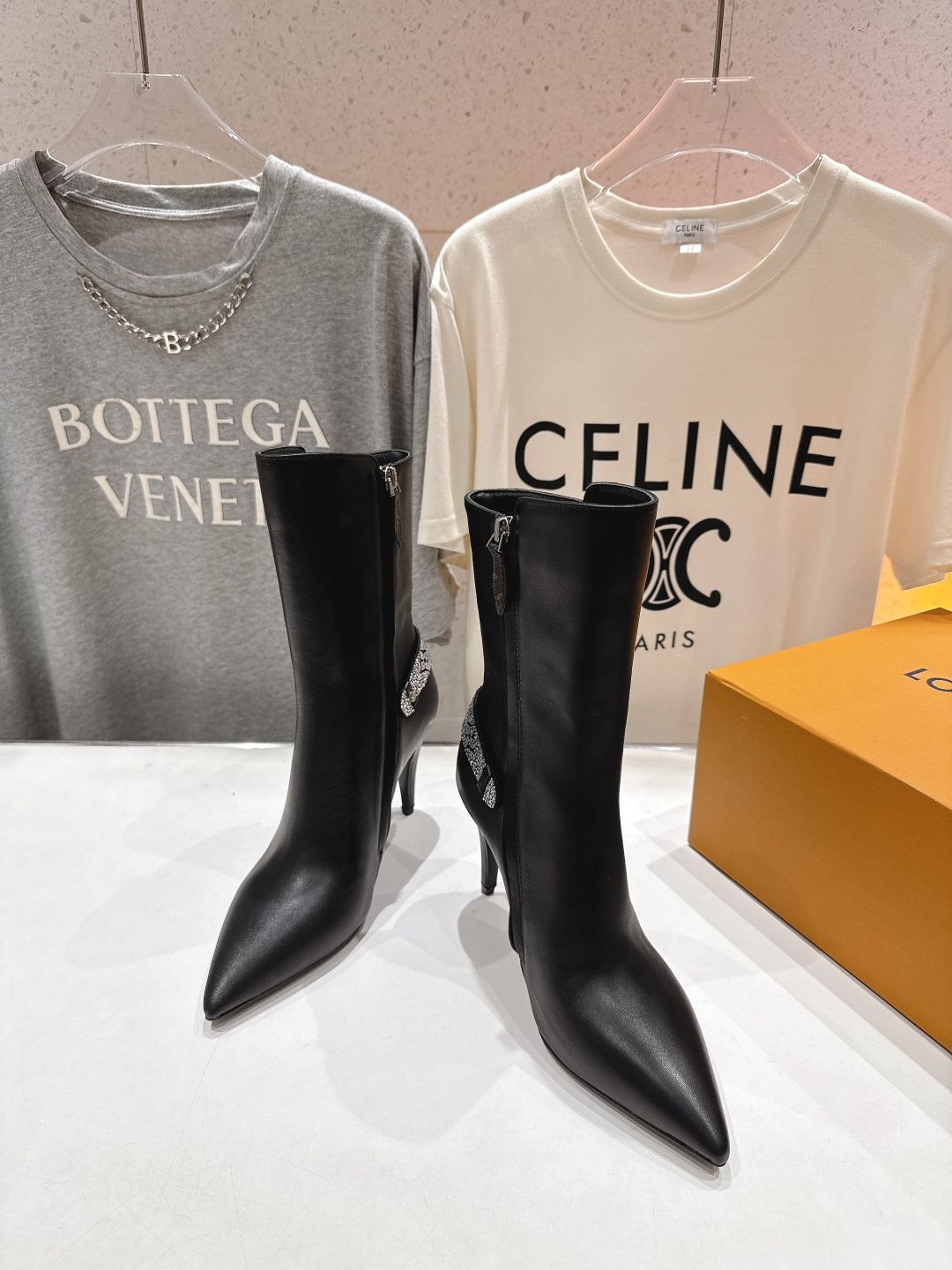 高版本出厂 LOUIS VUITTON 25ss LV驴牌秋冬新款高跟短靴楦型百搭瘦脚yyds.造型立体