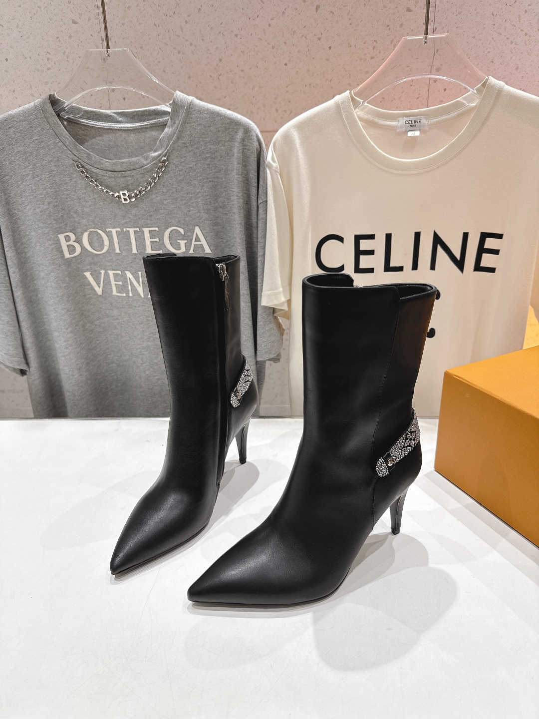 高版本出厂 LOUIS VUITTON 25ss LV驴牌秋冬新款高跟短靴楦型百搭瘦脚yyds.造型立体