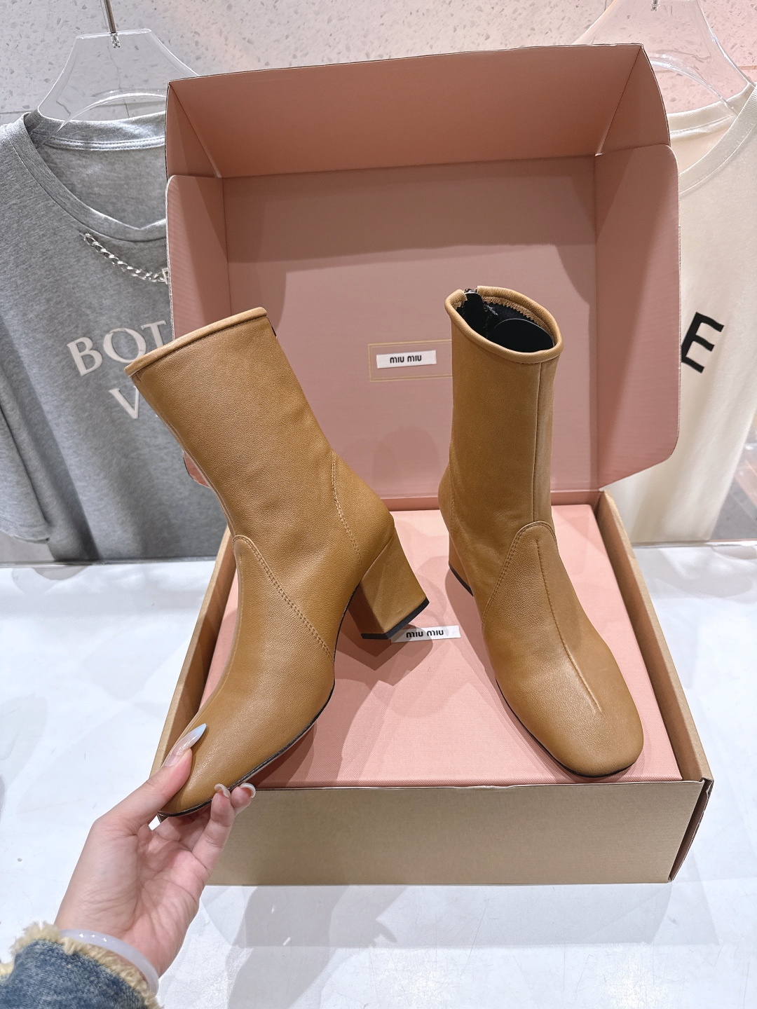 高版本出厂 MiuMiu*缪缪F028 2025ss秋冬新款高跟弹力短靴🍀🍀今年官网主推的爆款 这款上脚