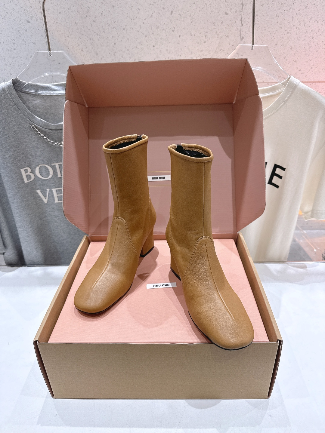 高版本出厂 MiuMiu*缪缪F028 2025ss秋冬新款高跟弹力短靴🍀🍀今年官网主推的爆款 这款上脚