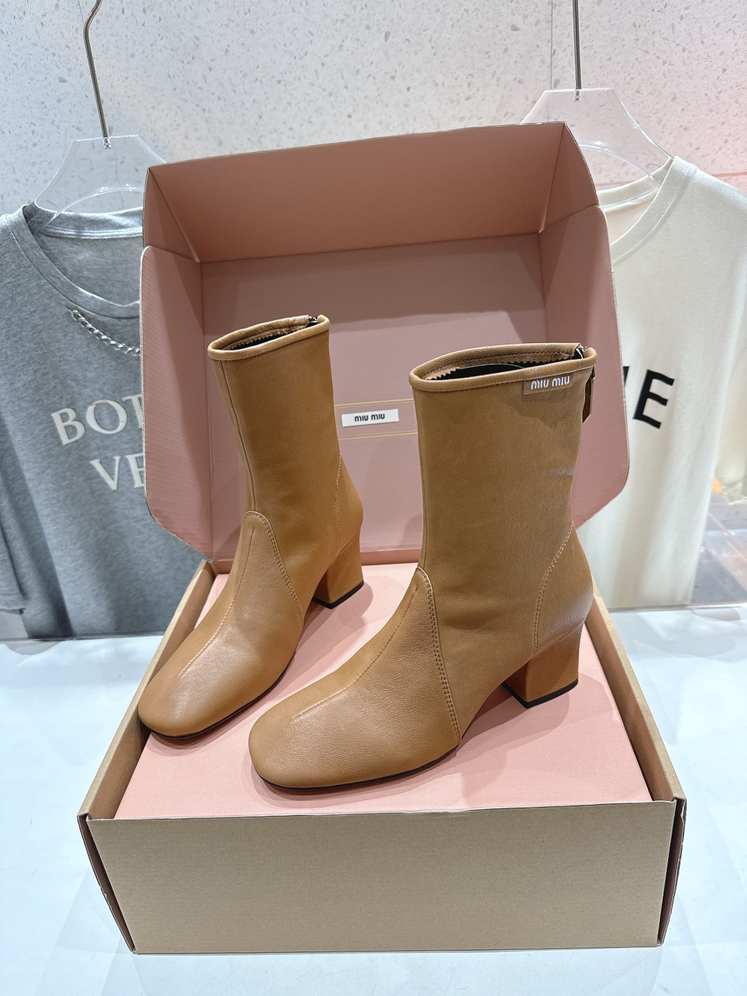 高版本出厂 MiuMiu*缪缪F028 2025ss秋冬新款高跟弹力短靴🍀🍀今年官网主推的爆款 这款上脚