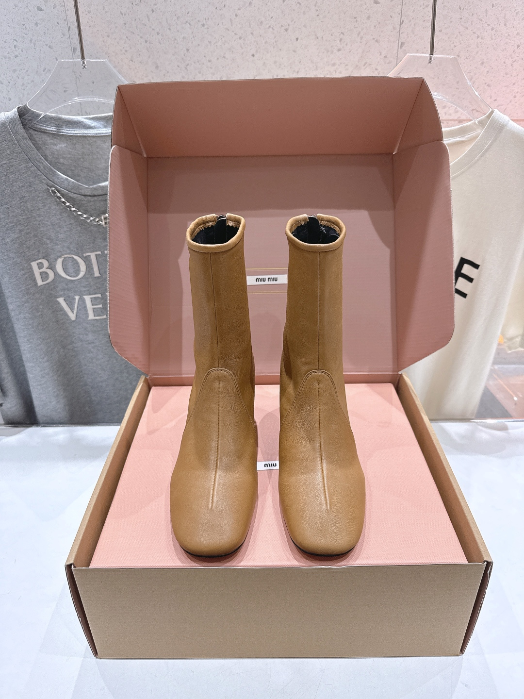 高版本出厂 MiuMiu*缪缪F028 2025ss秋冬新款高跟弹力短靴🍀🍀今年官网主推的爆款 这款上脚