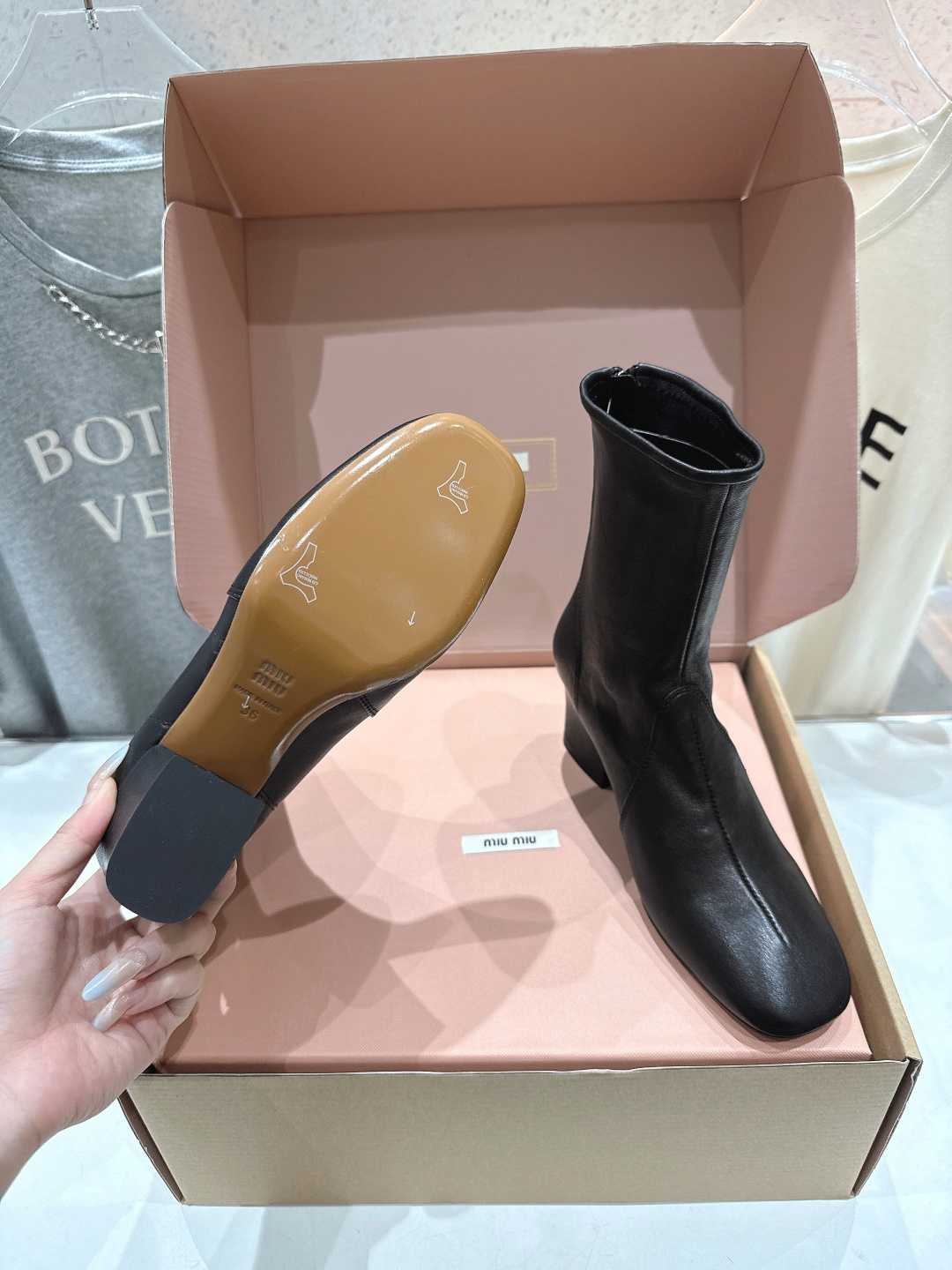 高版本出厂 MiuMiu*缪缪F028 2025ss秋冬新款高跟弹力短靴🍀🍀今年官网主推的爆款 这款上脚