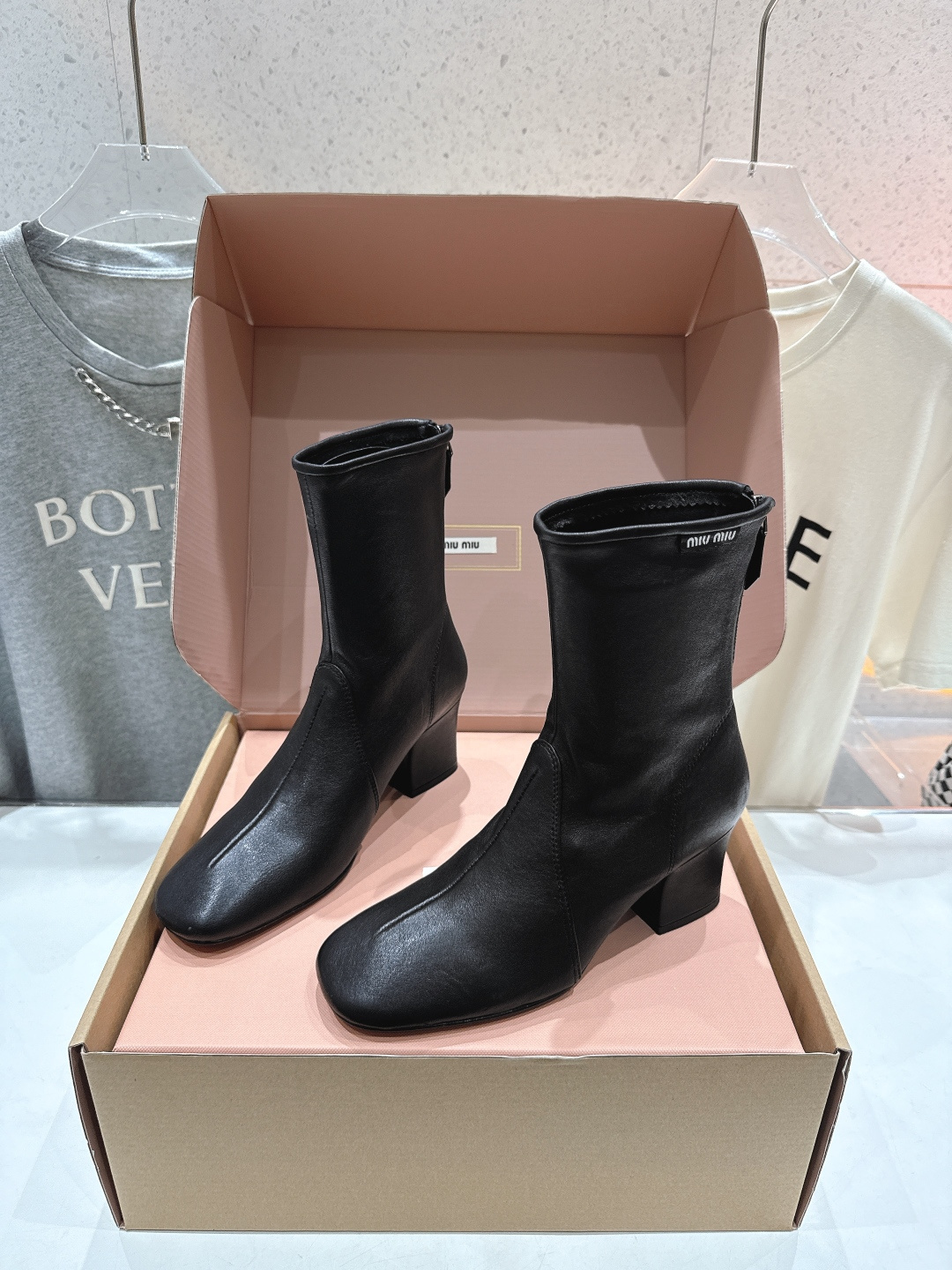 高版本出厂 MiuMiu*缪缪F028 2025ss秋冬新款高跟弹力短靴🍀🍀今年官网主推的爆款 这款上脚