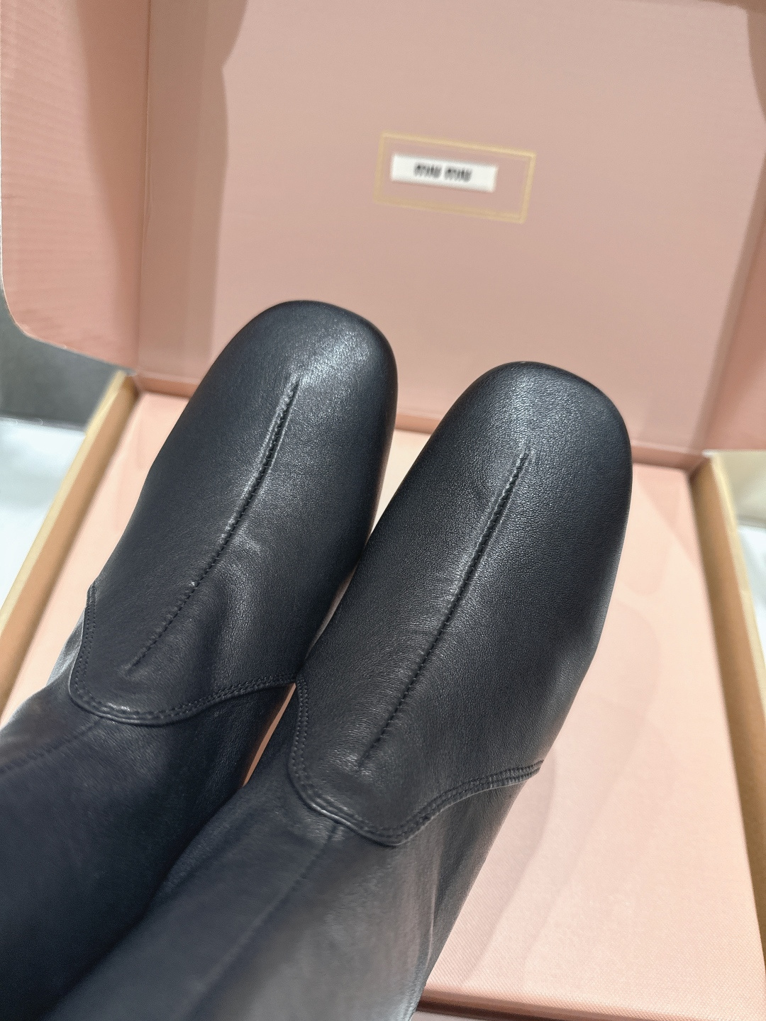 高版本出厂 MiuMiu*缪缪F028 2025ss秋冬新款高跟弹力短靴🍀🍀今年官网主推的爆款 这款上脚