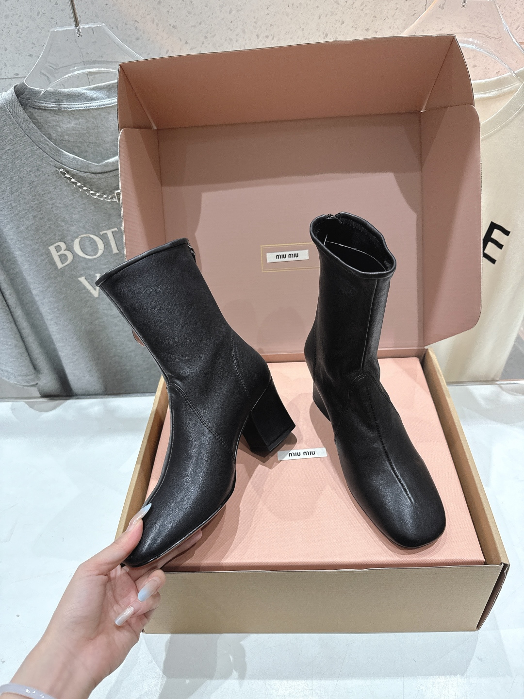 高版本出厂 MiuMiu*缪缪F028 2025ss秋冬新款高跟弹力短靴🍀🍀今年官网主推的爆款 这款上脚