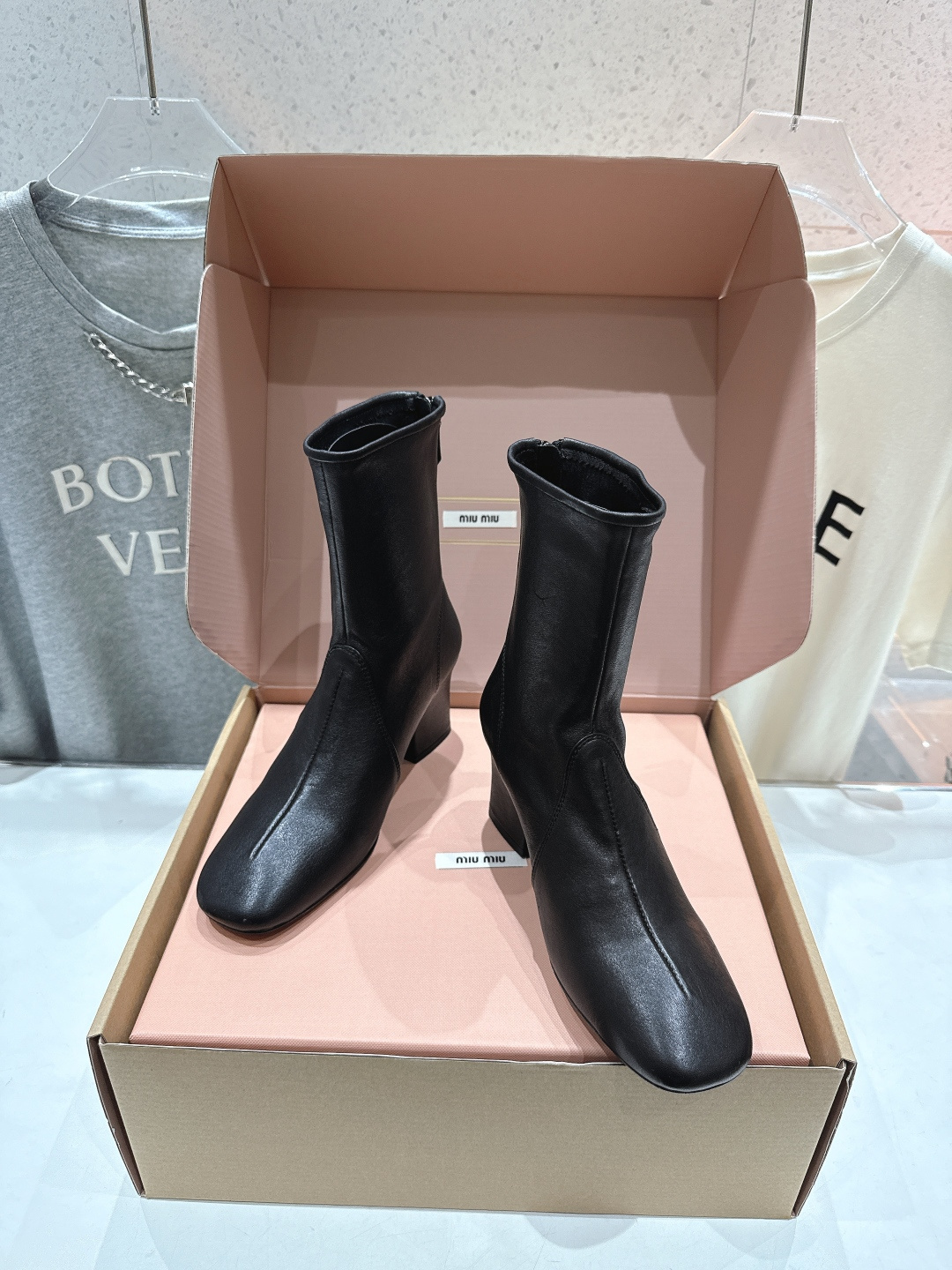 高版本出厂 MiuMiu*缪缪F028 2025ss秋冬新款高跟弹力短靴🍀🍀今年官网主推的爆款 这款上脚