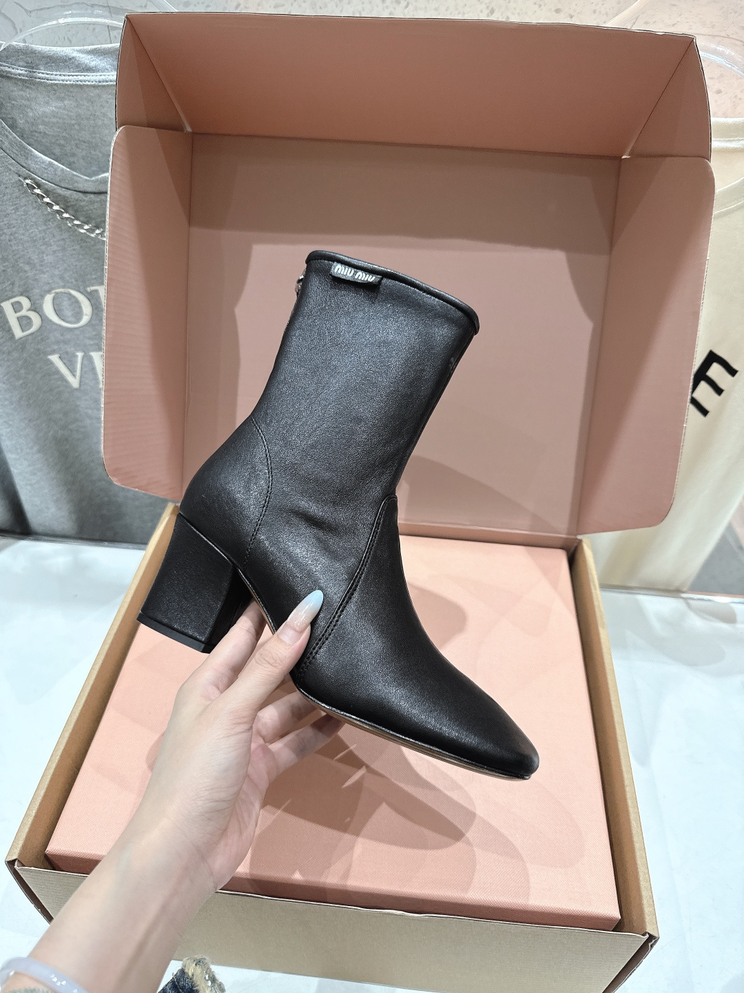 高版本出厂 MiuMiu*缪缪F028 2025ss秋冬新款高跟弹力短靴🍀🍀今年官网主推的爆款 这款上脚
