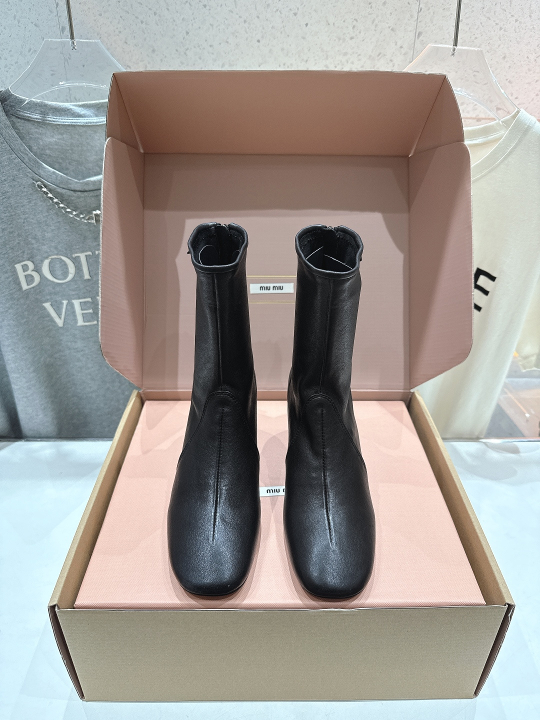 高版本出厂 MiuMiu*缪缪F028 2025ss秋冬新款高跟弹力短靴🍀🍀今年官网主推的爆款 这款上脚