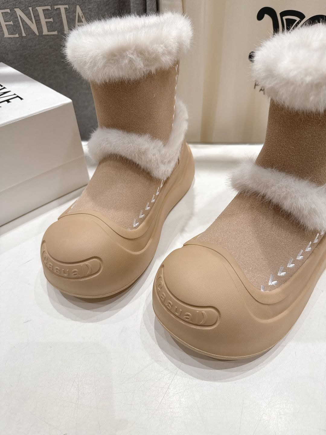 高版本出厂 Loewe/罗意威F036 25ss冬季最新保暖雪地靴羊毛靴顶级版本，这么保暖还能这么轻这么