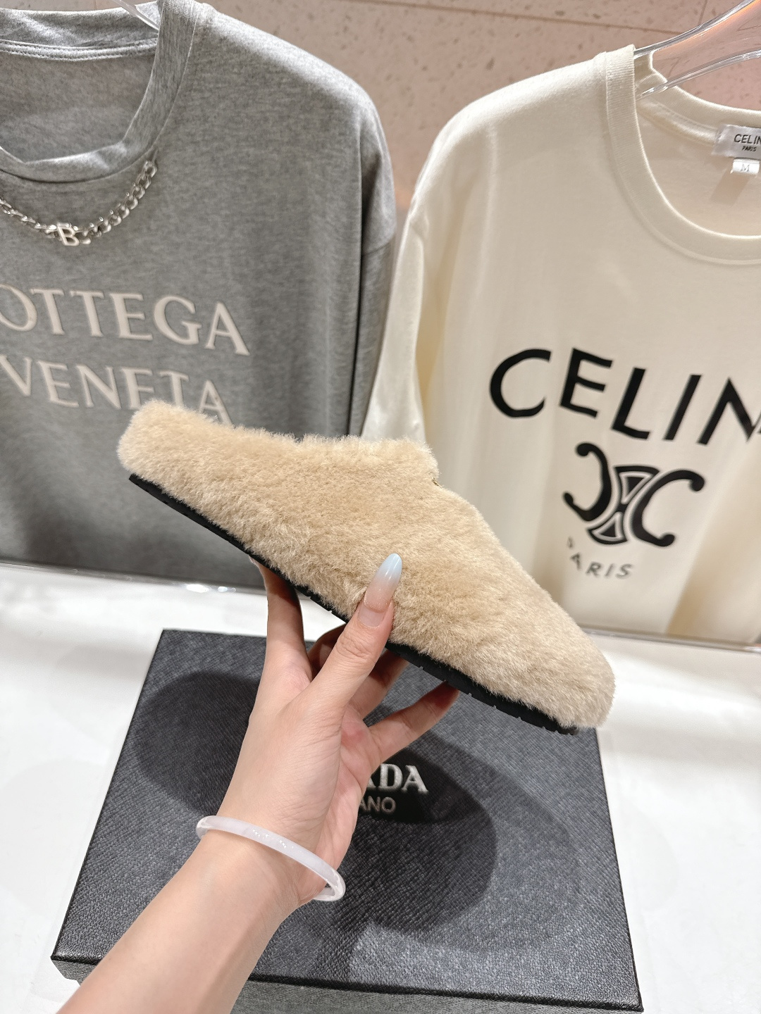 高版本出厂 Prada*普拉达F029 2025ss秋冬新款居家半包羊毛拖鞋毛毛鞋✨闪亮登场✨时尚大方的