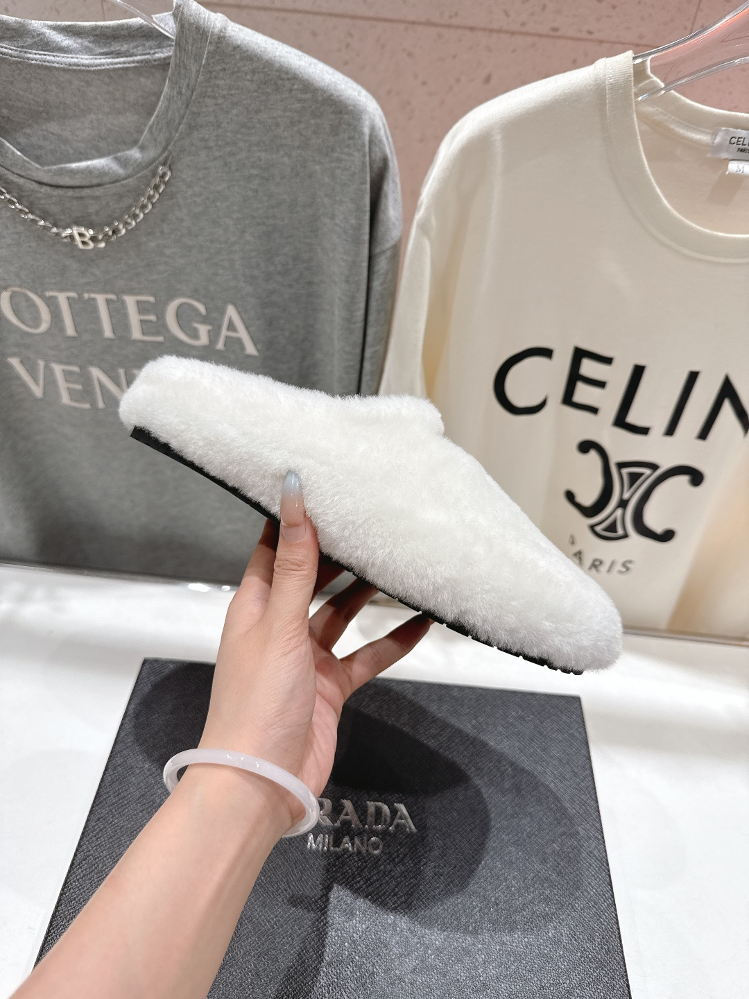 高版本出厂 Prada*普拉达F029 2025ss秋冬新款居家半包羊毛拖鞋毛毛鞋✨闪亮登场✨时尚大方的