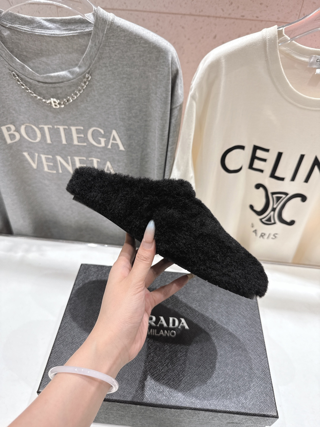 高版本出厂 Prada*普拉达F029 2025ss秋冬新款居家半包羊毛拖鞋毛毛鞋✨闪亮登场✨时尚大方的