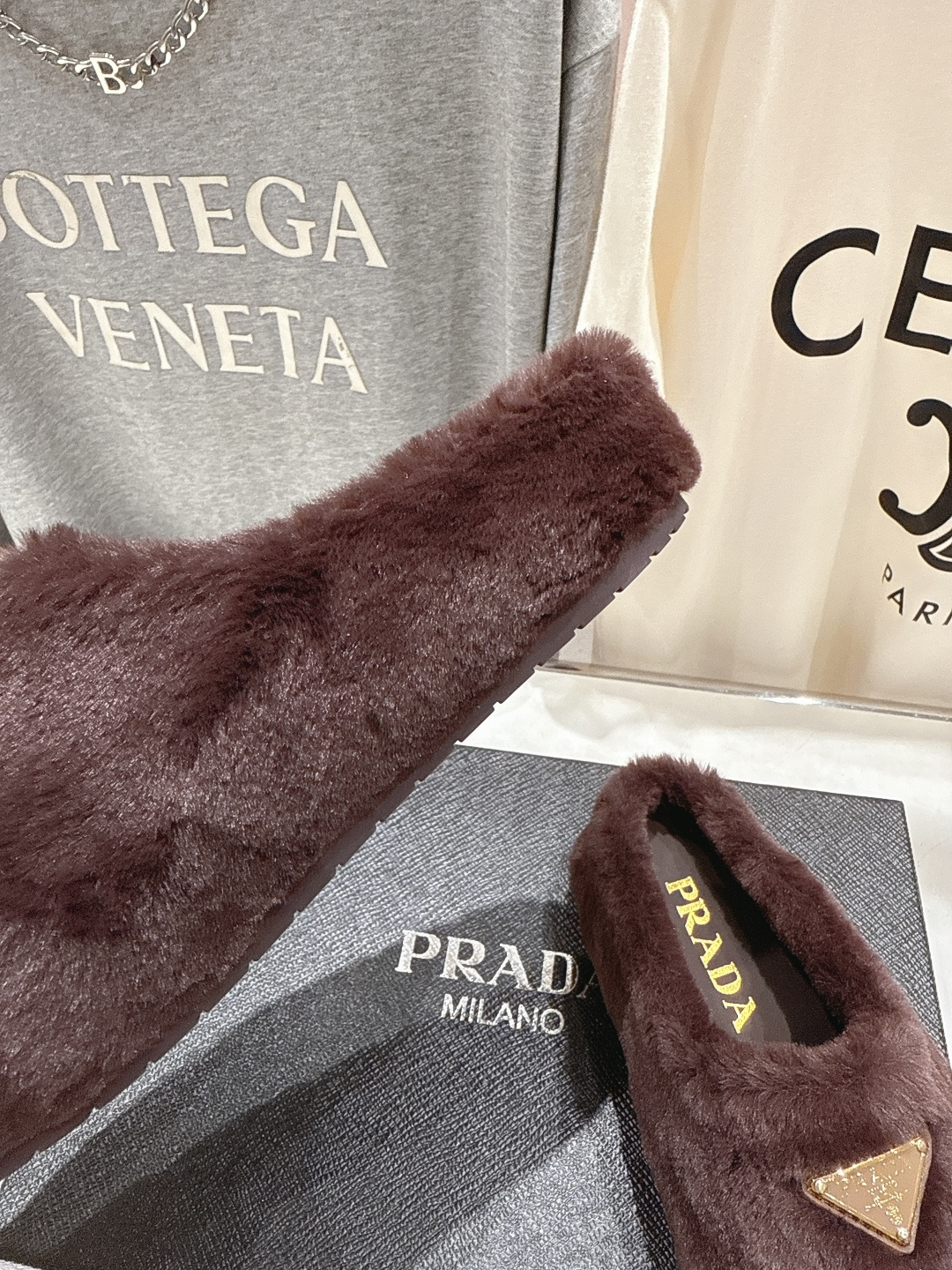 高版本出厂 Prada*普拉达F029 2025ss秋冬新款居家半包羊毛拖鞋毛毛鞋✨闪亮登场✨时尚大方的