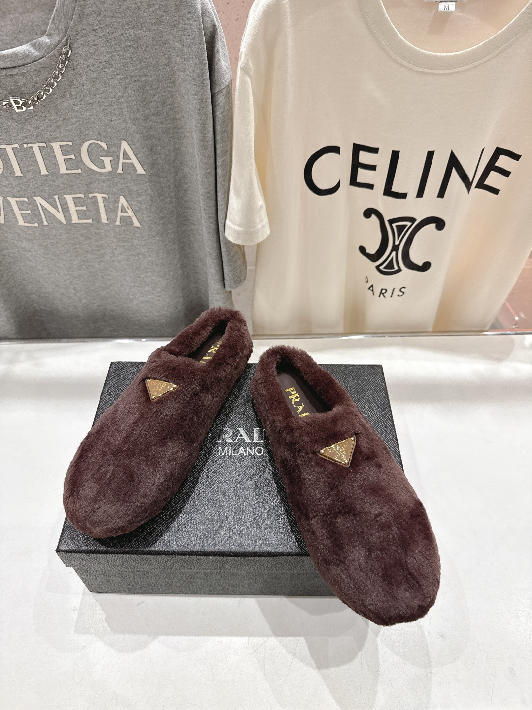 高版本出厂 Prada*普拉达F029 2025ss秋冬新款居家半包羊毛拖鞋毛毛鞋✨闪亮登场✨时尚大方的