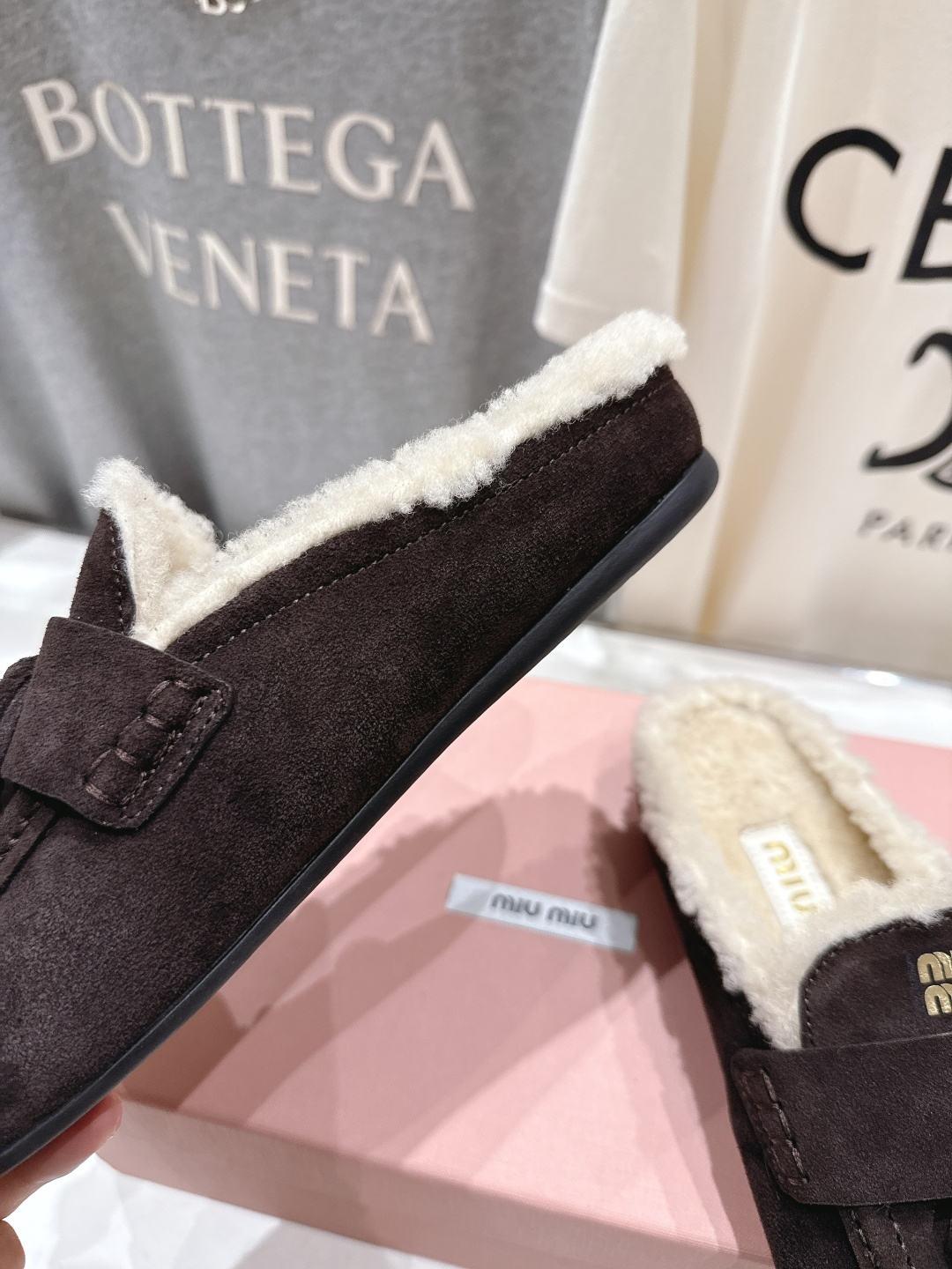 高版本出厂 毛里 MiuMiu/缪缪F051 2025ss秋冬走秀款一脚蹬半拖驾车鞋加毛乐福鞋毛毛鞋这款