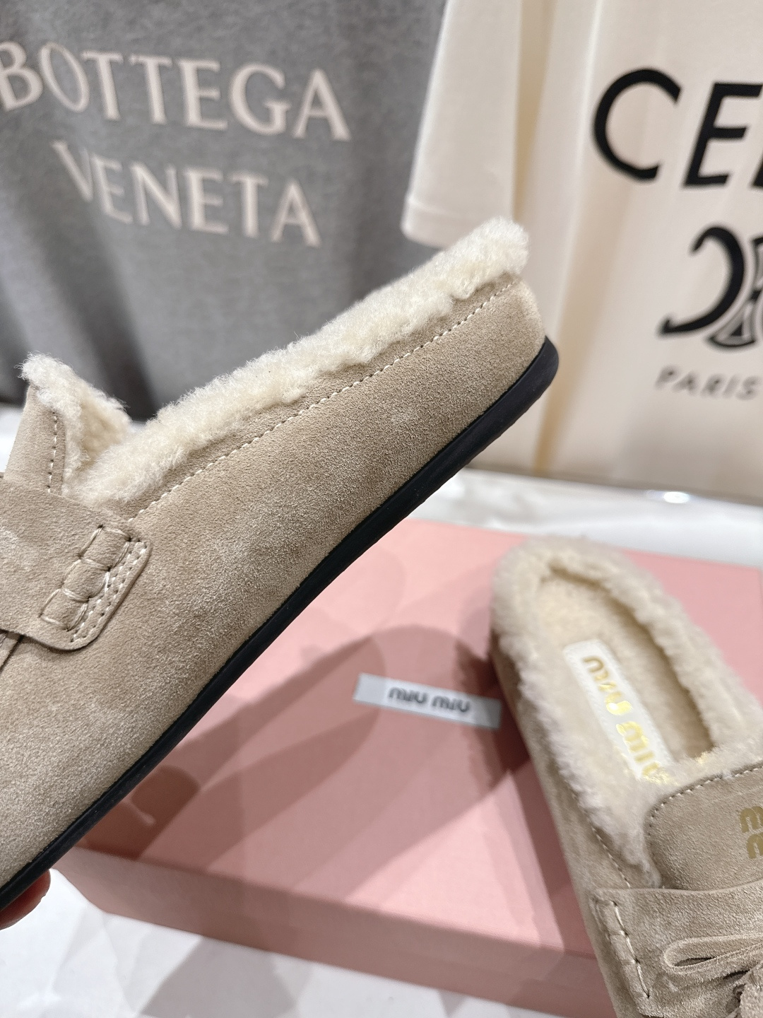 高版本出厂 毛里 MiuMiu/缪缪F051 2025ss秋冬走秀款一脚蹬半拖驾车鞋加毛乐福鞋毛毛鞋这款
