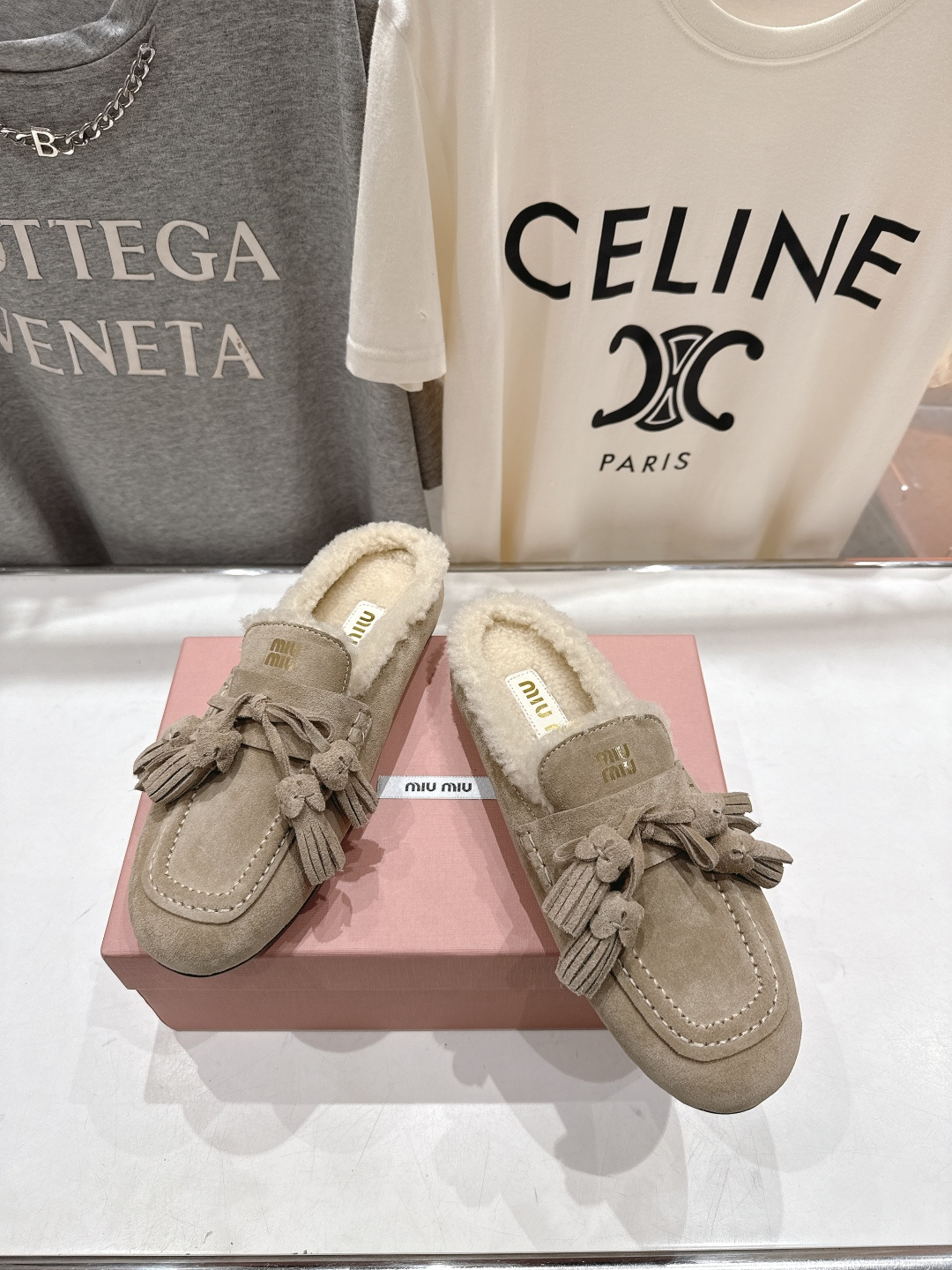 高版本出厂 毛里 MiuMiu/缪缪F051 2025ss秋冬走秀款一脚蹬半拖驾车鞋加毛乐福鞋毛毛鞋这款